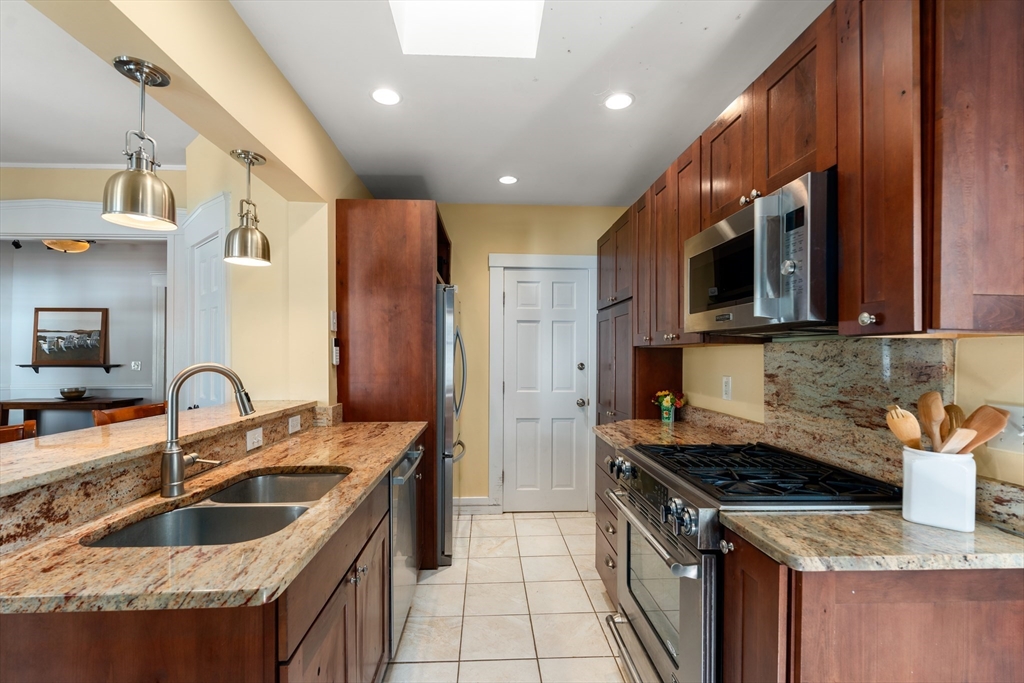 Newton, Massachusetts, 02458, United States, 5 Bedrooms Bedrooms, ,4 BathroomsBathrooms,Residential,For Sale,1942314