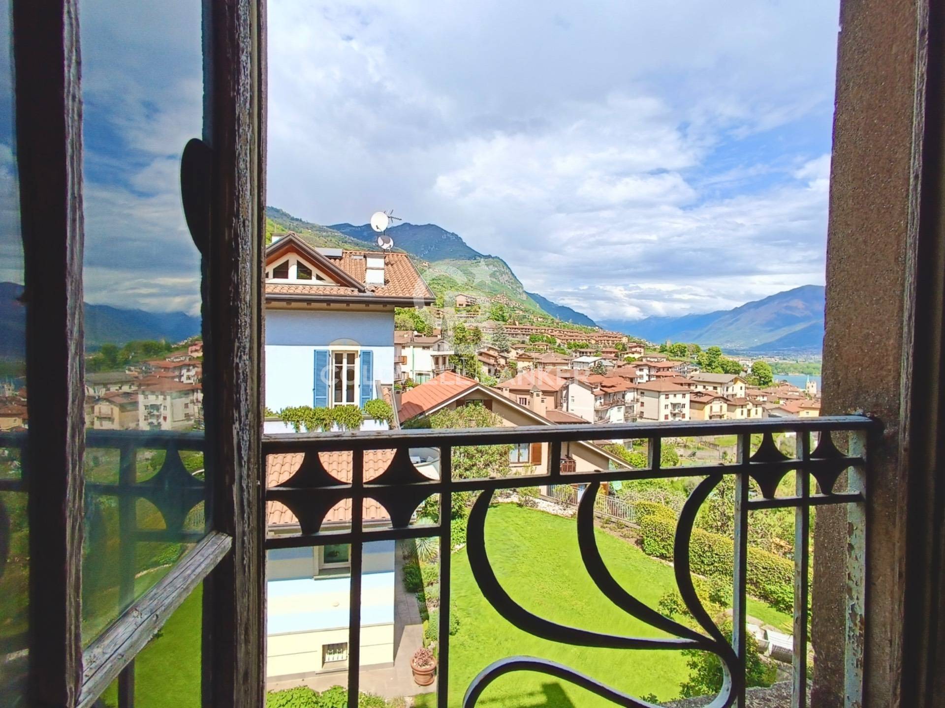 Lovere, Bergamo, 24065, IT, 9 Bedrooms Bedrooms, ,4 BathroomsBathrooms,Residential,For Sale,1796292