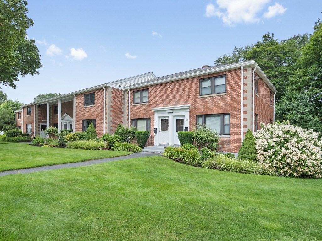 Waltham, Massachusetts, 02452, United States, 2 Bedrooms Bedrooms, ,2 BathroomsBathrooms,Residential,For Sale,1902655