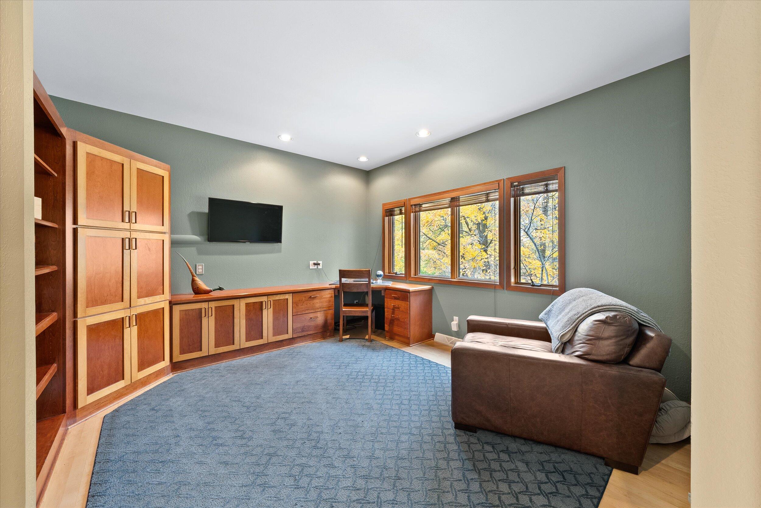 Grafton, Wisconsin, 53024, United States, 4 Bedrooms Bedrooms, ,6 BathroomsBathrooms,Residential,For Sale,1989565