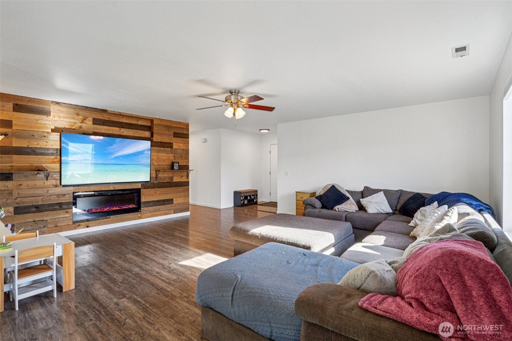 Orting, Washington, 98360, United States, 3 Bedrooms Bedrooms, ,2 BathroomsBathrooms,Residential,For Sale,1988099