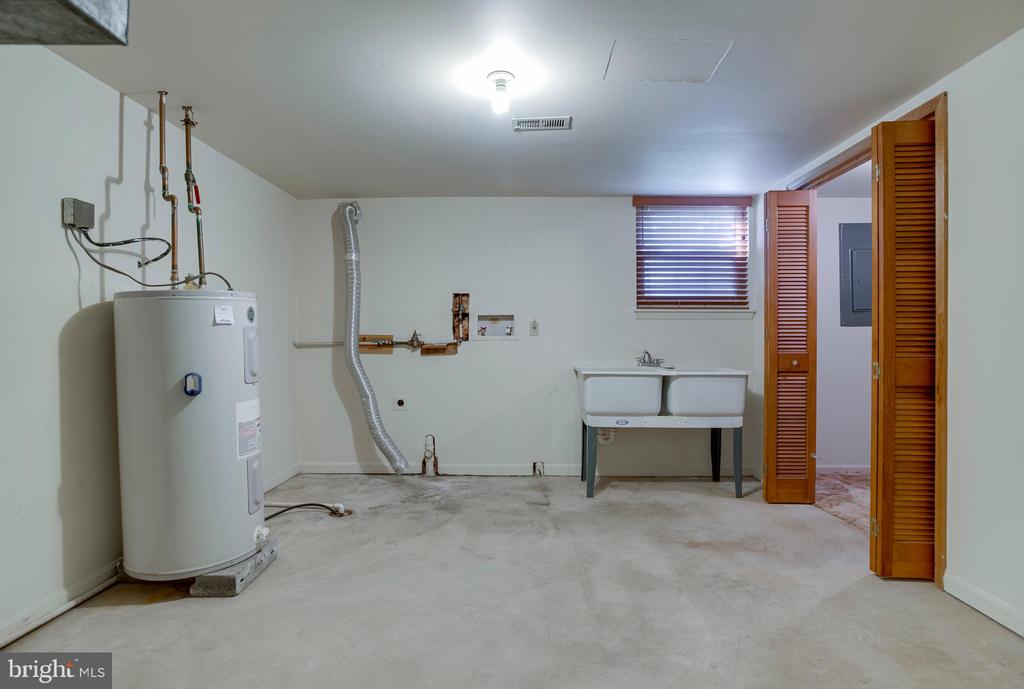 Warrenton, Virginia, 20187, United States, 3 Bedrooms Bedrooms, ,3 BathroomsBathrooms,Residential,For Sale,2049291