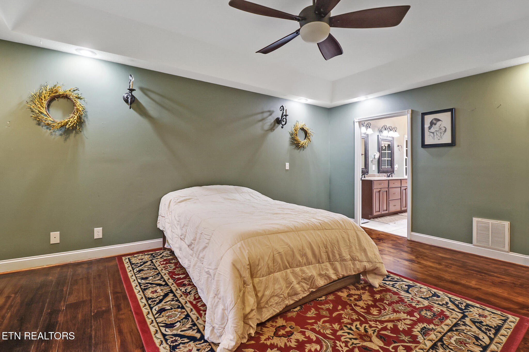 Crossville, Tennessee, 38572, United States, 2 Bedrooms Bedrooms, ,3 BathroomsBathrooms,Residential,For Sale,1998694