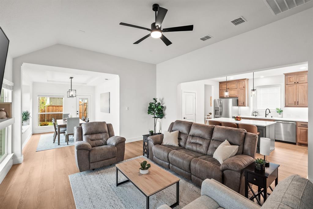 Rowlett, Texas, 75089, United States, 4 Bedrooms Bedrooms, ,3 BathroomsBathrooms,Residential,For Sale,1971322