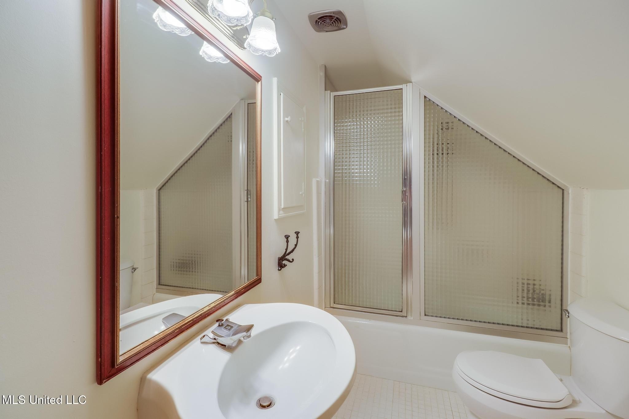 Gulfport, Mississippi, 39507, United States, 4 Bedrooms Bedrooms, ,4 BathroomsBathrooms,Residential,For Sale,1977287