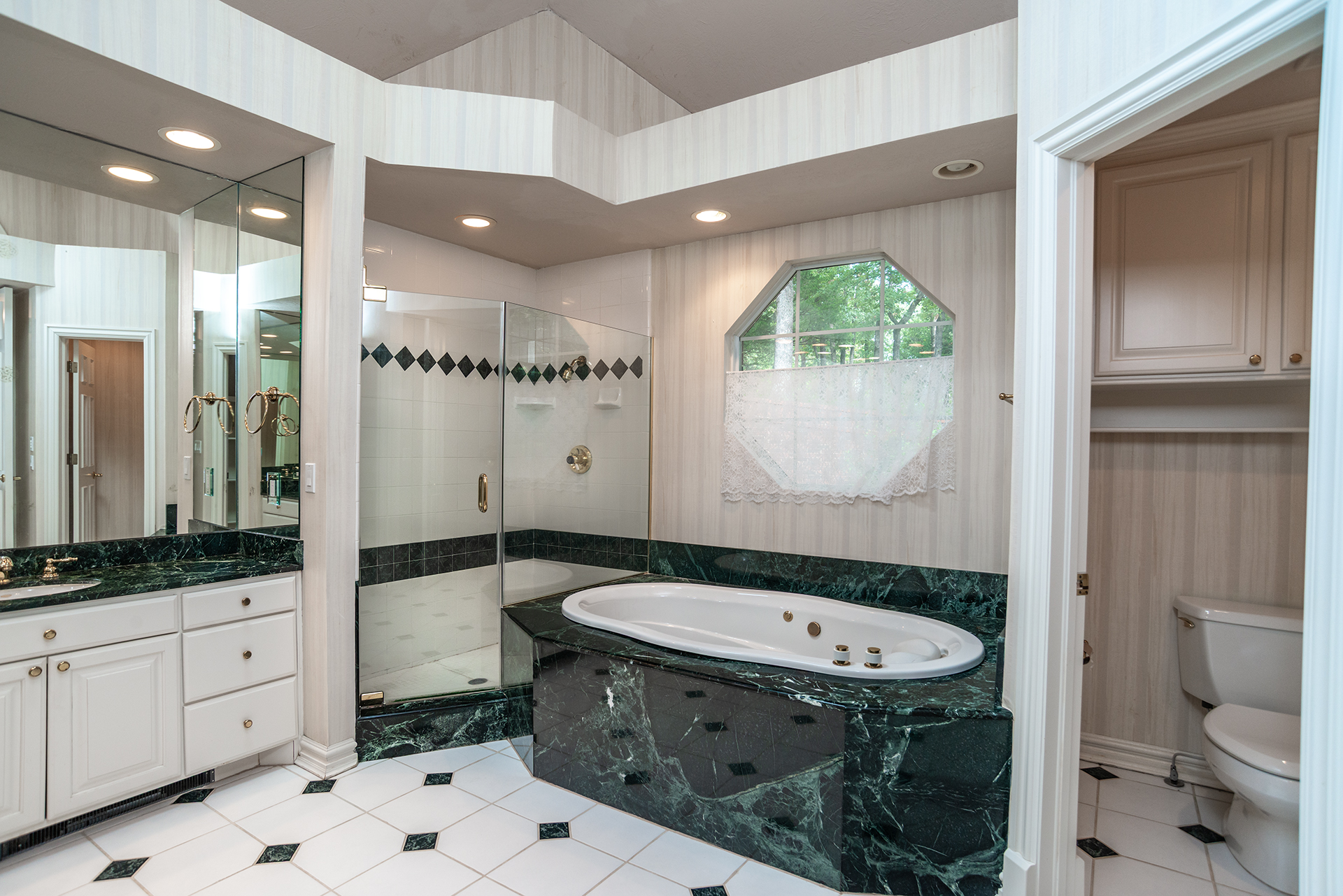 Stillwater, Oklahoma, 74074, United States, 5 Bedrooms Bedrooms, ,4 BathroomsBathrooms,Residential,For Sale,1981568