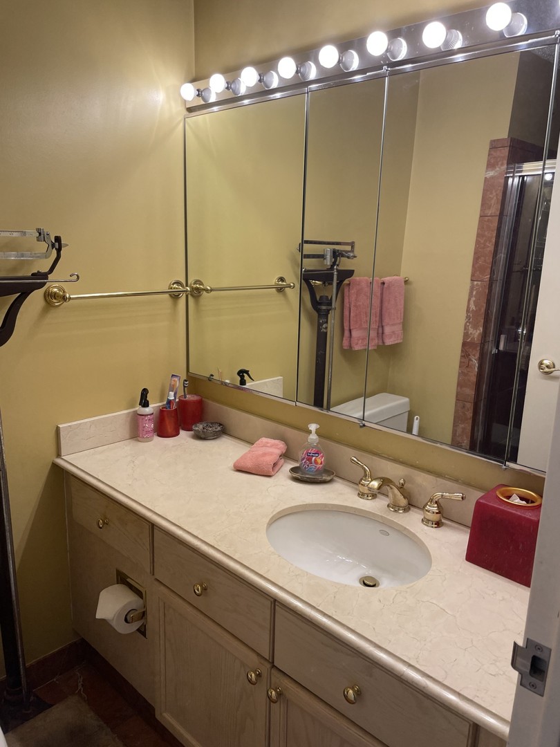 Chicago, Illinois, 60601, United States, 2 Bedrooms Bedrooms, ,2 BathroomsBathrooms,Residential,For Sale,1794745