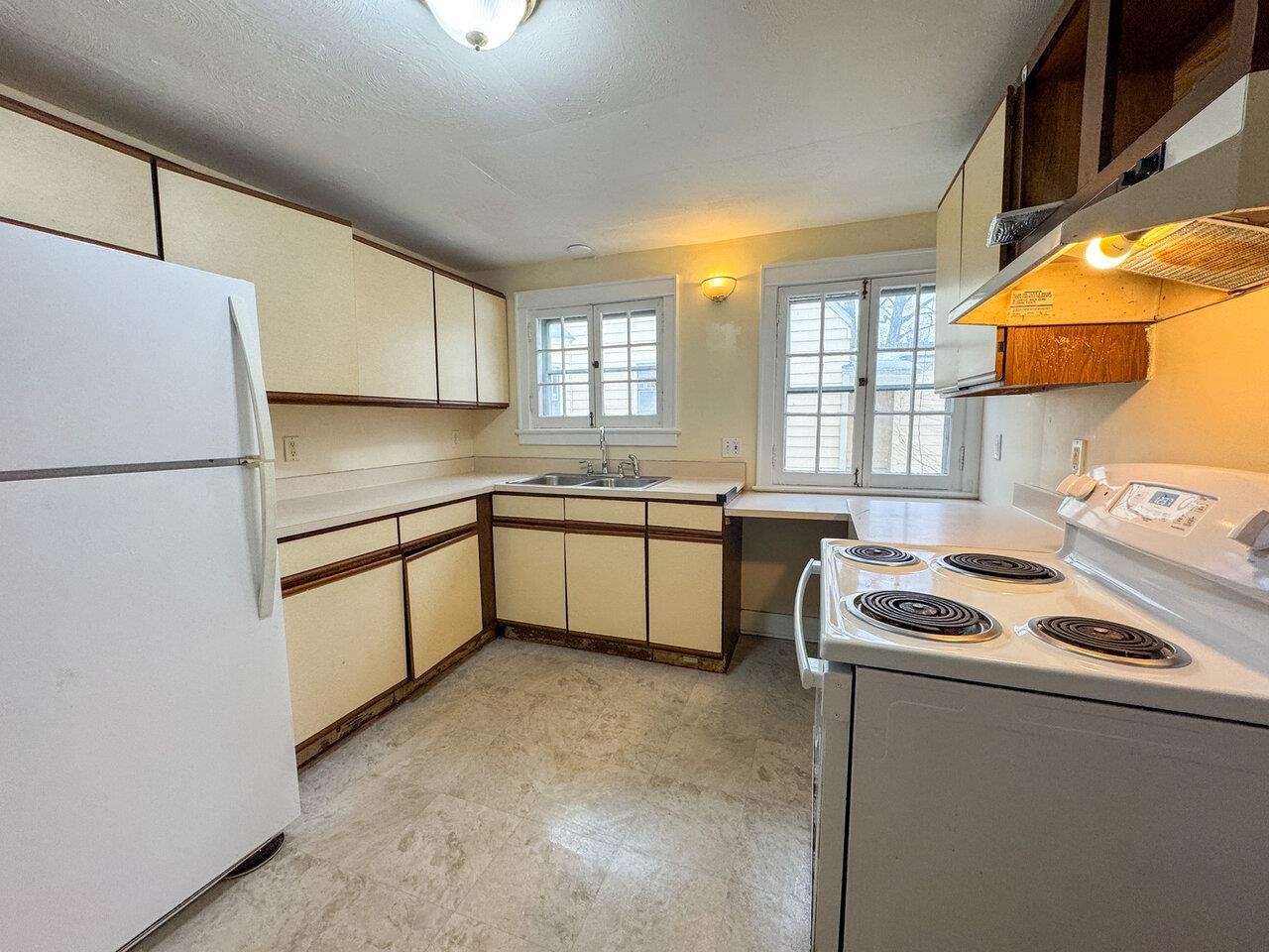 Burlington, Vermont, 05401, United States, 6 Bedrooms Bedrooms, ,2 BathroomsBathrooms,Residential,For Sale,1729174