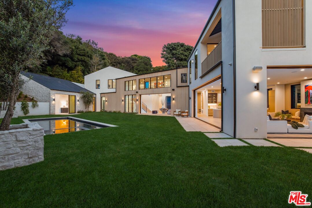 Los Angeles, California, 90049, United States, 5 Bedrooms Bedrooms, ,3 BathroomsBathrooms,Residential,For Sale,1839044
