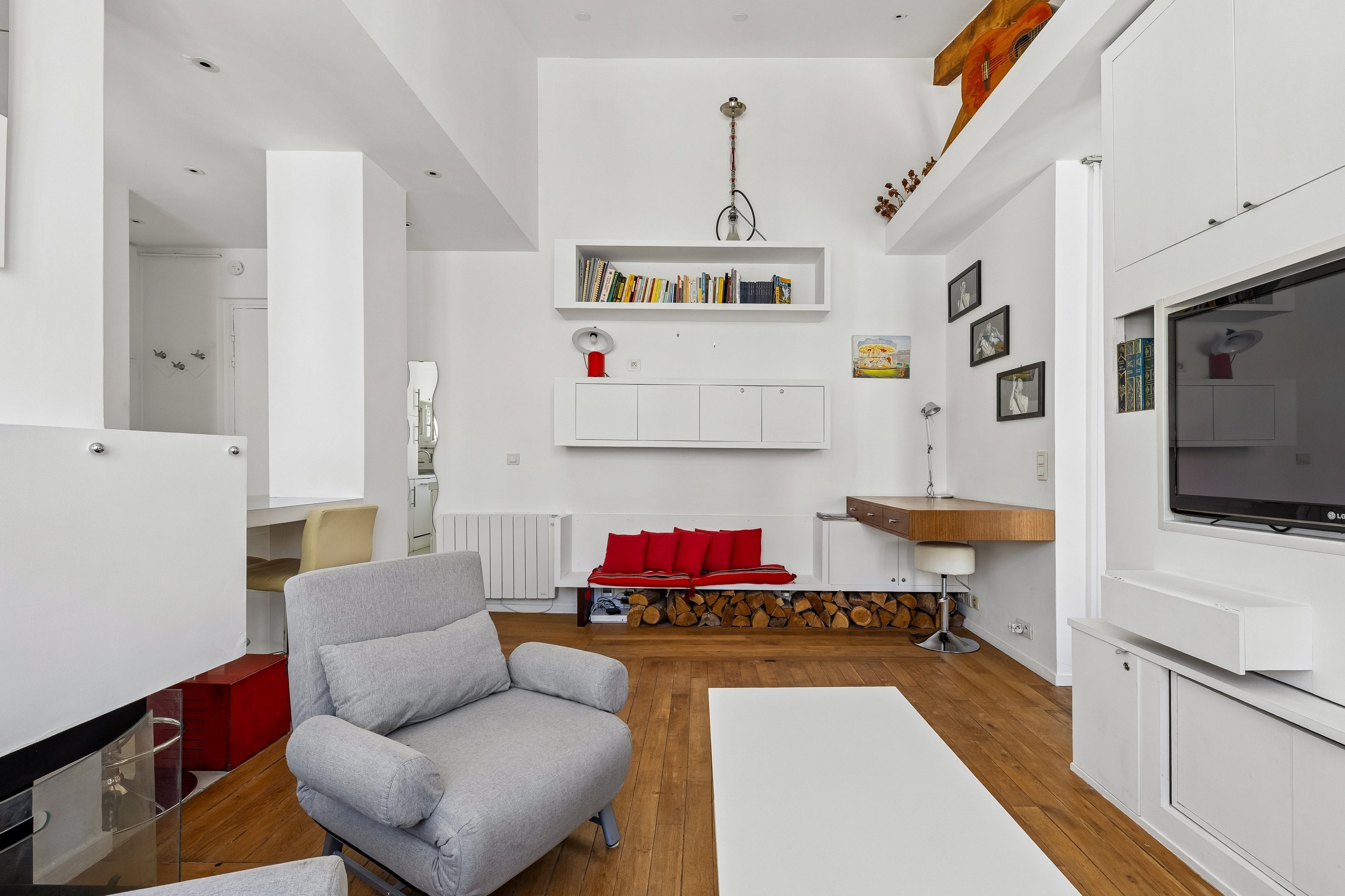  Paris XVIII — Bright top-floor apartment in the Abbesses area, with open views … - 物件實景