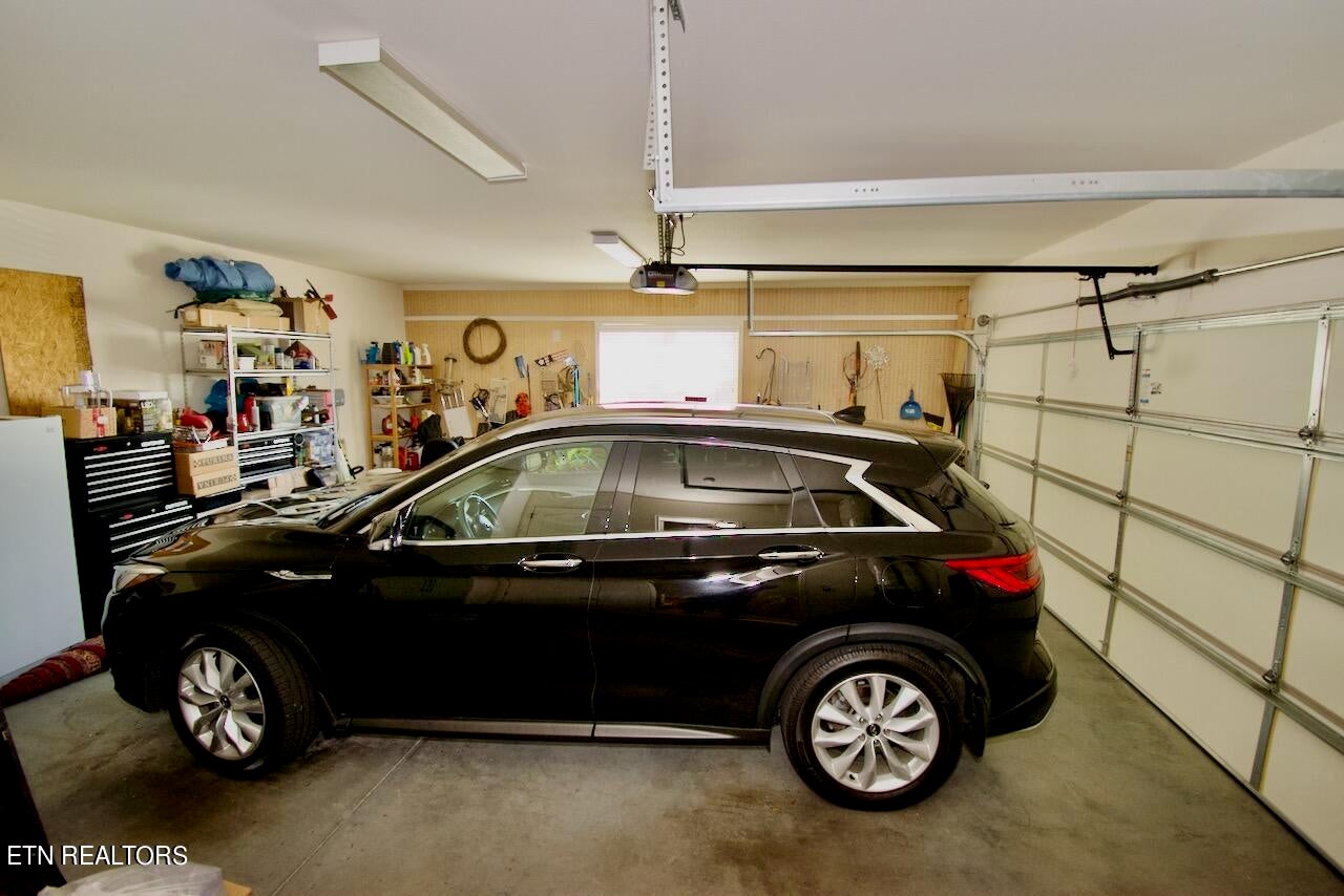 118 Oohleeno Way, Loudon, Tennessee, 37774, United States, 4 Bedrooms Bedrooms, ,3 BathroomsBathrooms,Residential,For Sale,118 Oohleeno Way,1640247