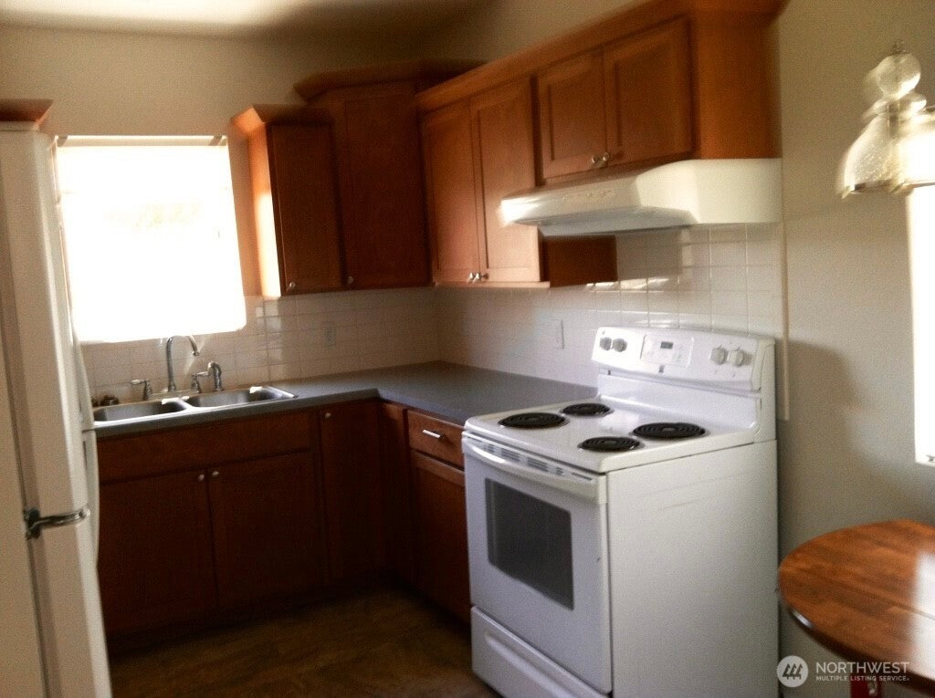 Oroville, Washington, 98844, United States, 3 Bedrooms Bedrooms, ,1 BathroomBathrooms,Residential,For Sale,2002017