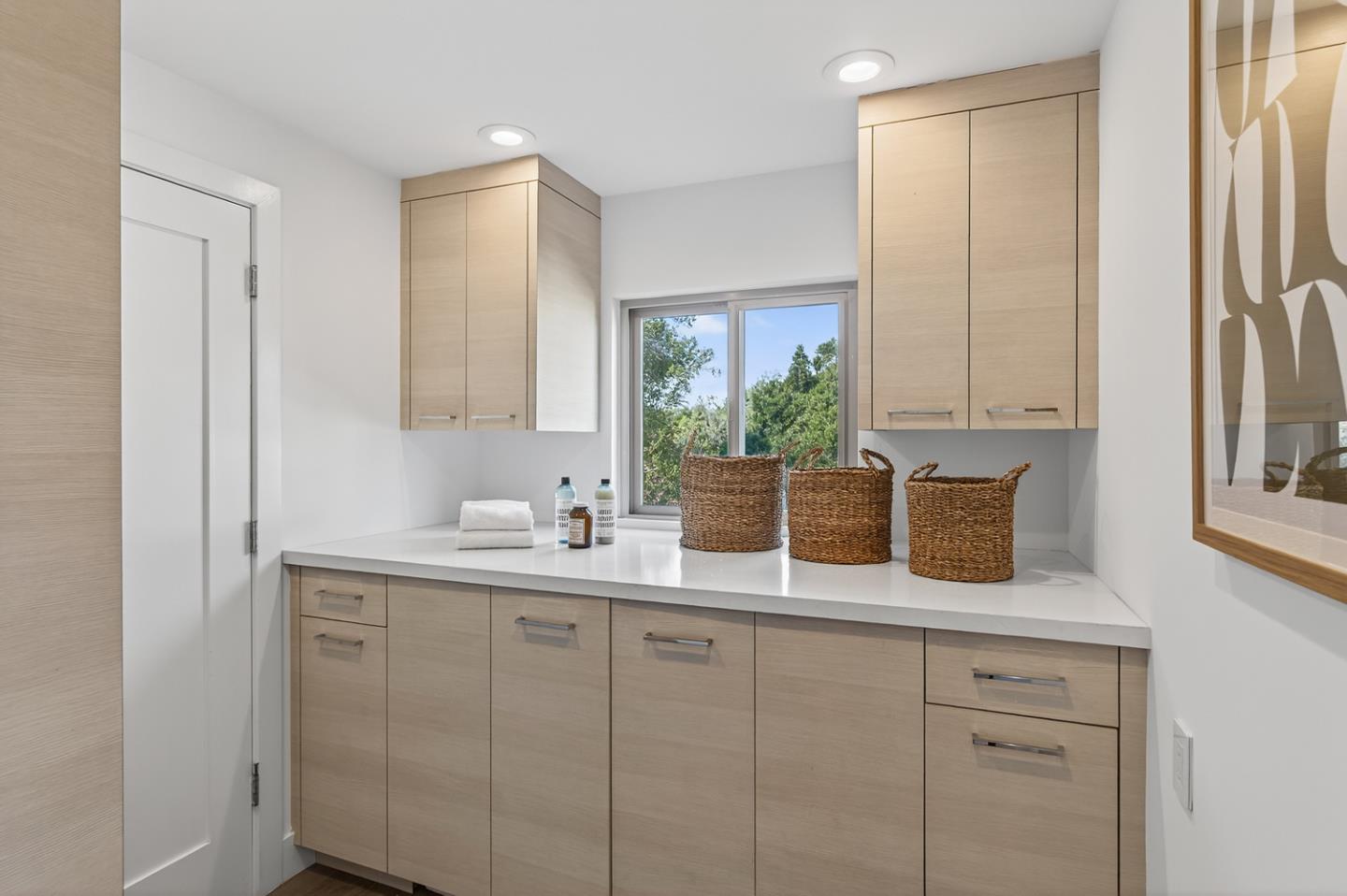 Hillsborough, California, 94010, United States, 3 Bedrooms Bedrooms, ,4 BathroomsBathrooms,Residential,For Sale,1989109