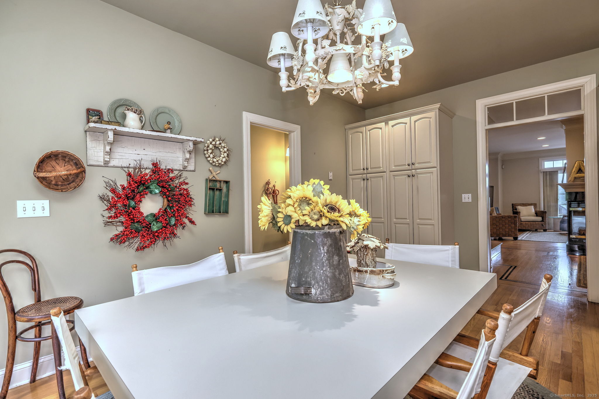 Shelton, Connecticut, 06484, United States, 2 Bedrooms Bedrooms, ,3 BathroomsBathrooms,Residential,For Sale,1933368