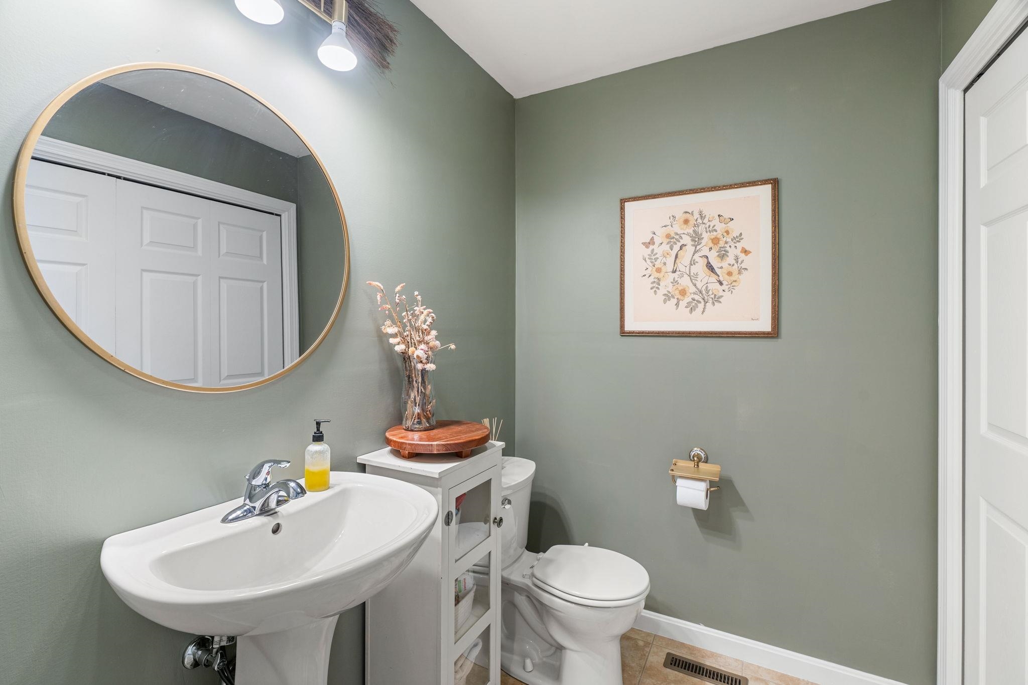 Dover, New Hampshire, 03820, United States, 4 Bedrooms Bedrooms, ,3 BathroomsBathrooms,Residential,For Sale,1941678