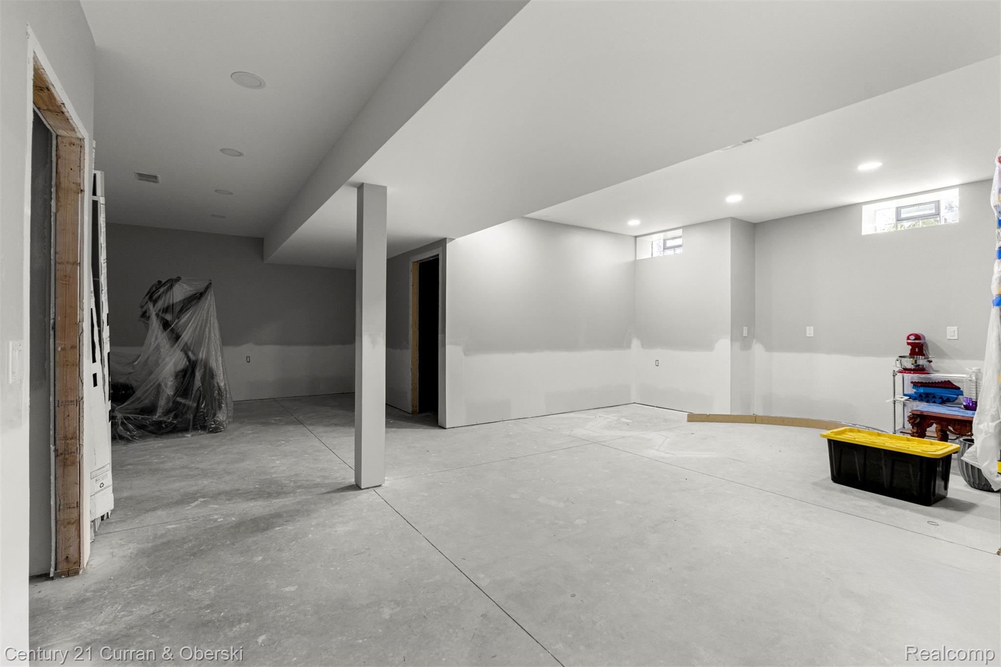 Dearborn Heights, Michigan, 48127, United States, 4 Bedrooms Bedrooms, ,5 BathroomsBathrooms,Residential,For Sale,1974066