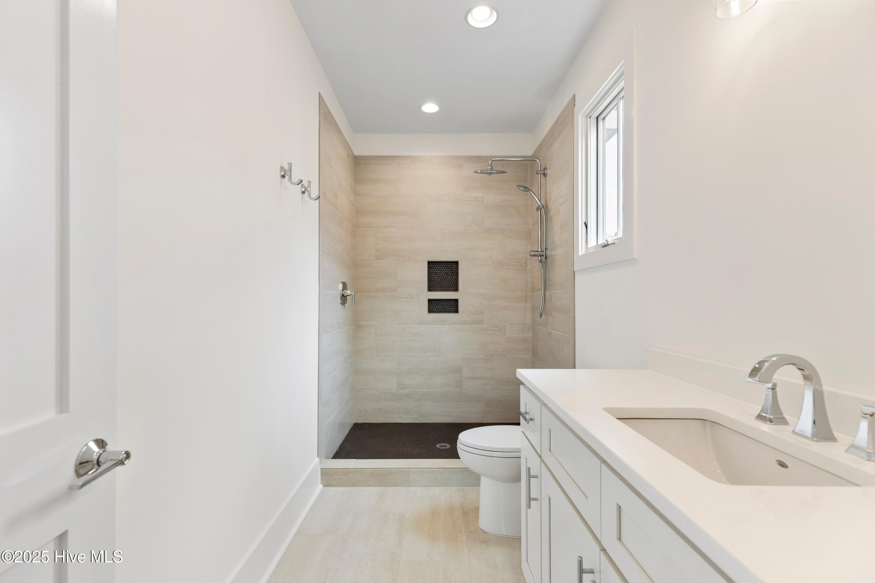 5312 Hanahan Drive, Wilmington, North Carolina, 28403, United States, 5 Bedrooms Bedrooms, ,5 BathroomsBathrooms,Residential,For Sale,5312 Hanahan Drive,1644354