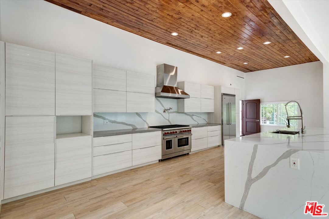 Beverly Hills, California, 90210, United States, 8 Bedrooms Bedrooms, ,3 BathroomsBathrooms,Residential,For Sale,1916732