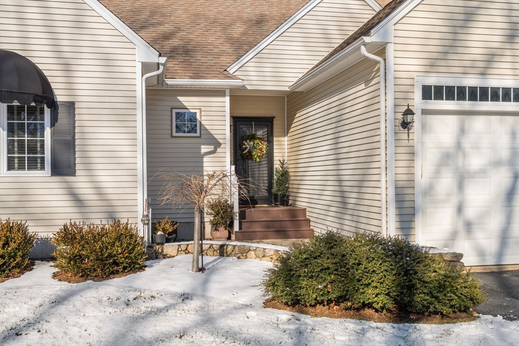 Uxbridge, Massachusetts, 01569, United States, 2 Bedrooms Bedrooms, ,2 BathroomsBathrooms,Residential,For Sale,2006333