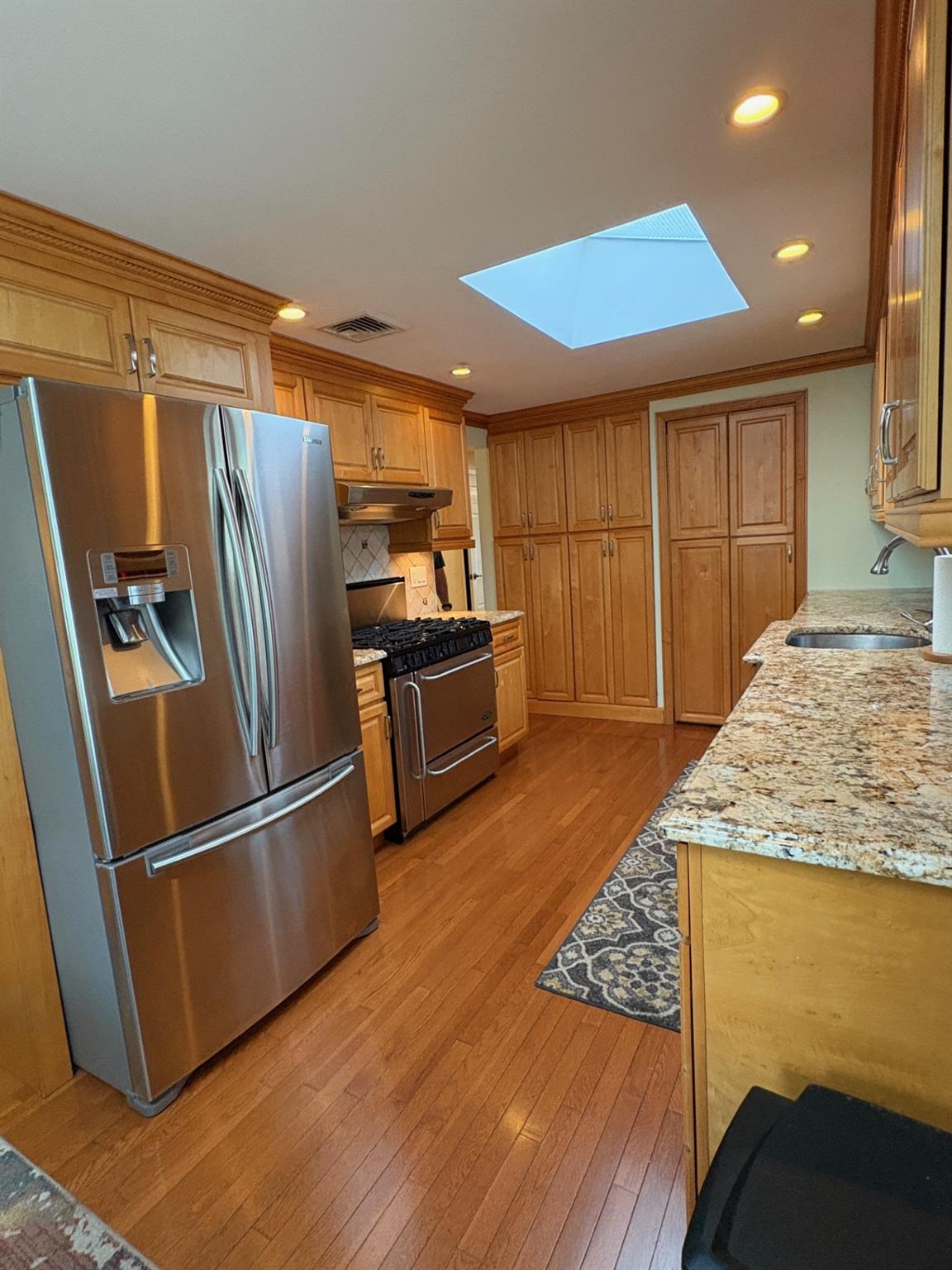 Hauppauge, New York, 11788, United States, 4 Bedrooms Bedrooms, ,3 BathroomsBathrooms,Residential,For Sale,1924109