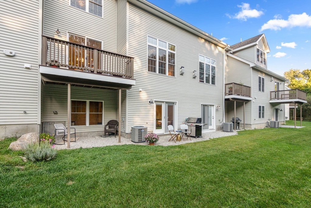 Holliston, Massachusetts, 01746, United States, 2 Bedrooms Bedrooms, ,3 BathroomsBathrooms,Residential,For Sale,1940343