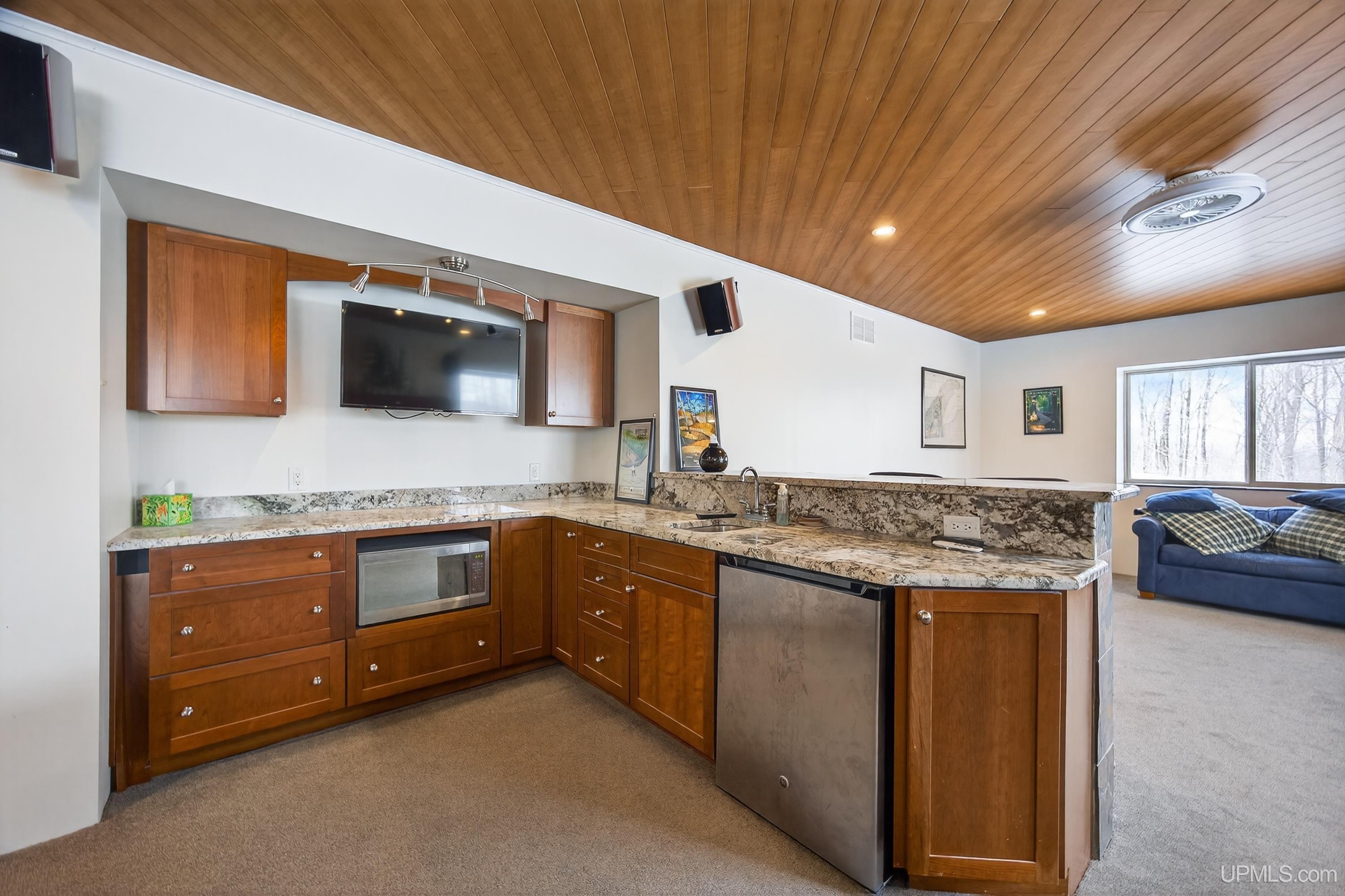 Houghton, Michigan, 49931, United States, 3 Bedrooms Bedrooms, ,4 BathroomsBathrooms,Residential,For Sale,2029605