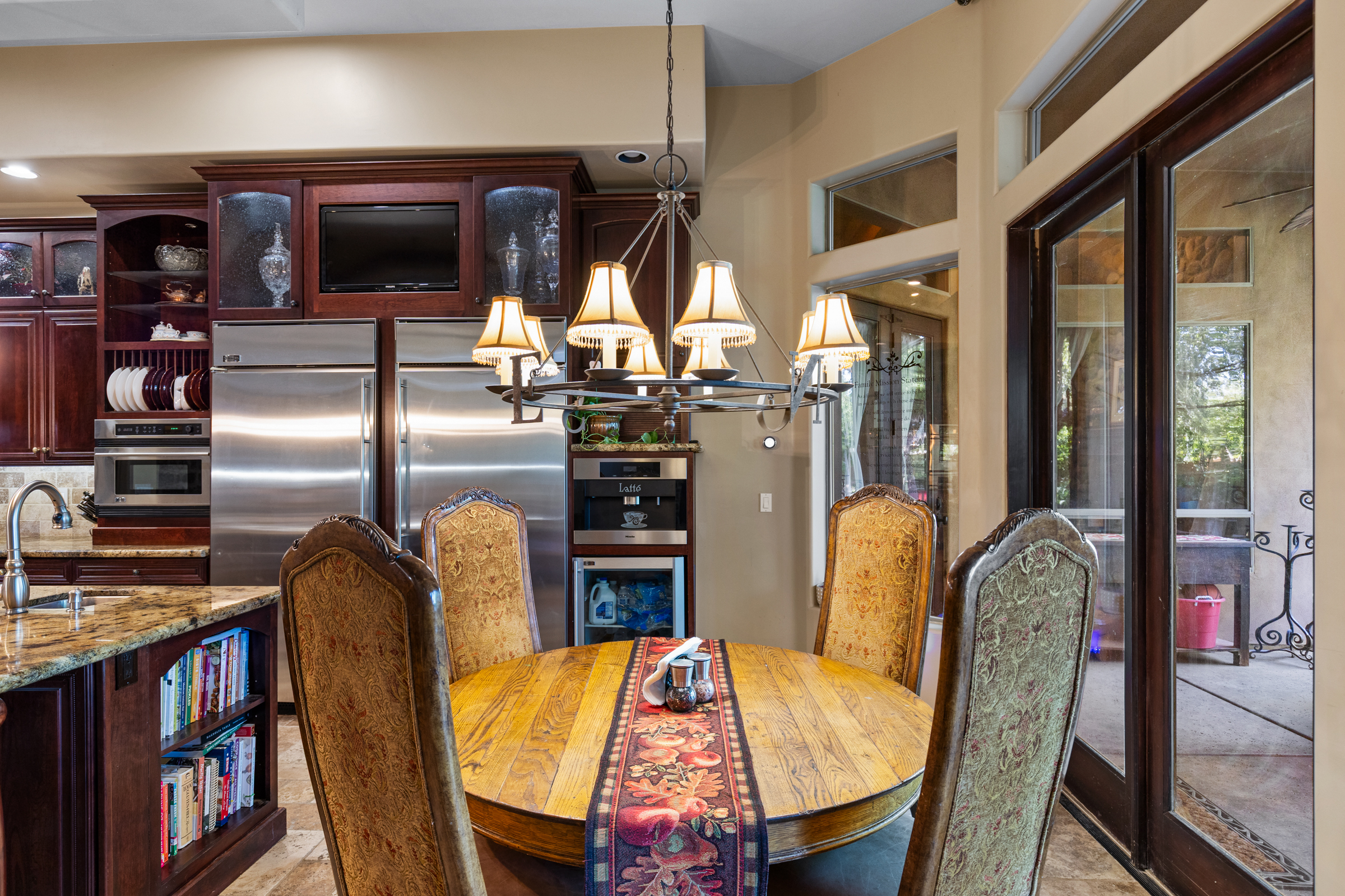 Tempe, Arizona, 85284, United States, 5 Bedrooms Bedrooms, ,3 BathroomsBathrooms,Residential,For Sale,1989924