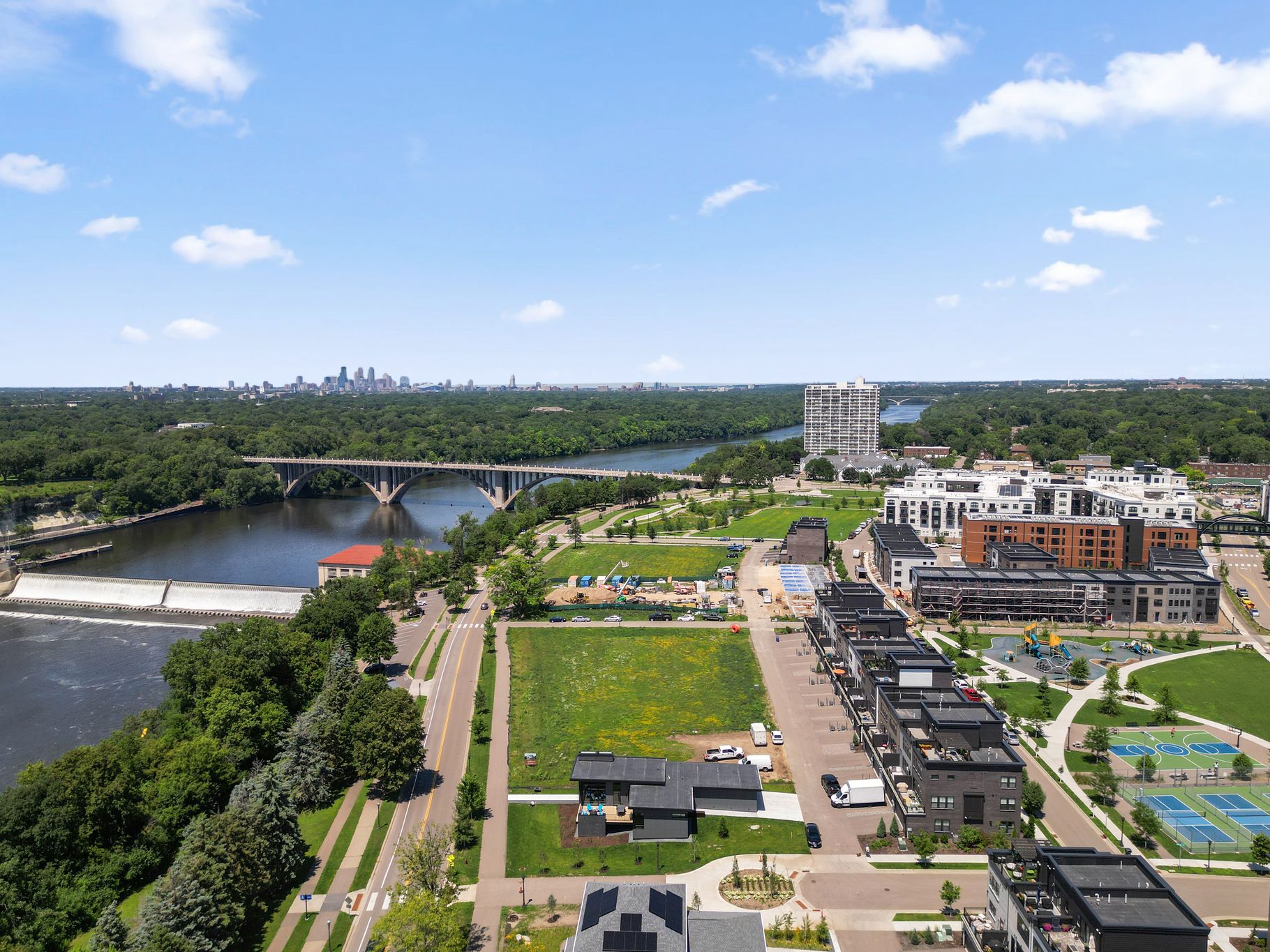  Urban Living at Its Finest: Expansive Highland Bridge Rowhome with River Views - 物件實景