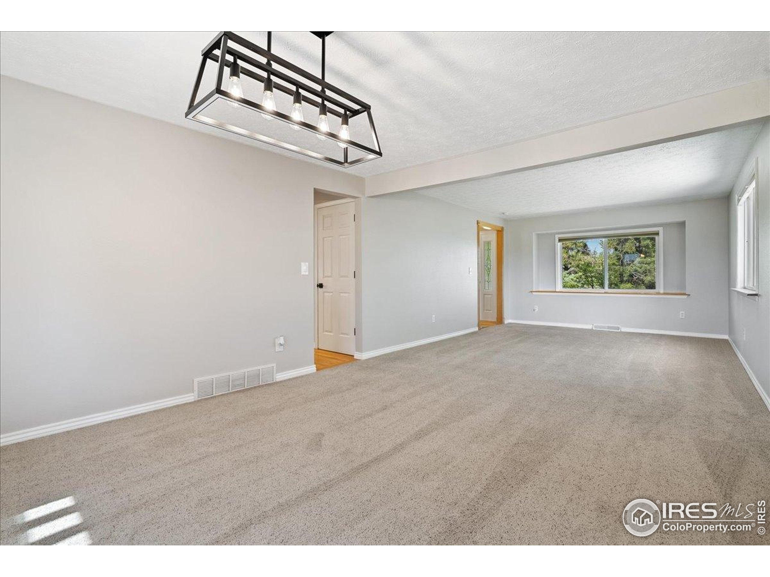 Longmont, Colorado, 80504, United States, 5 Bedrooms Bedrooms, ,1 BathroomBathrooms,Residential,For Sale,1933238