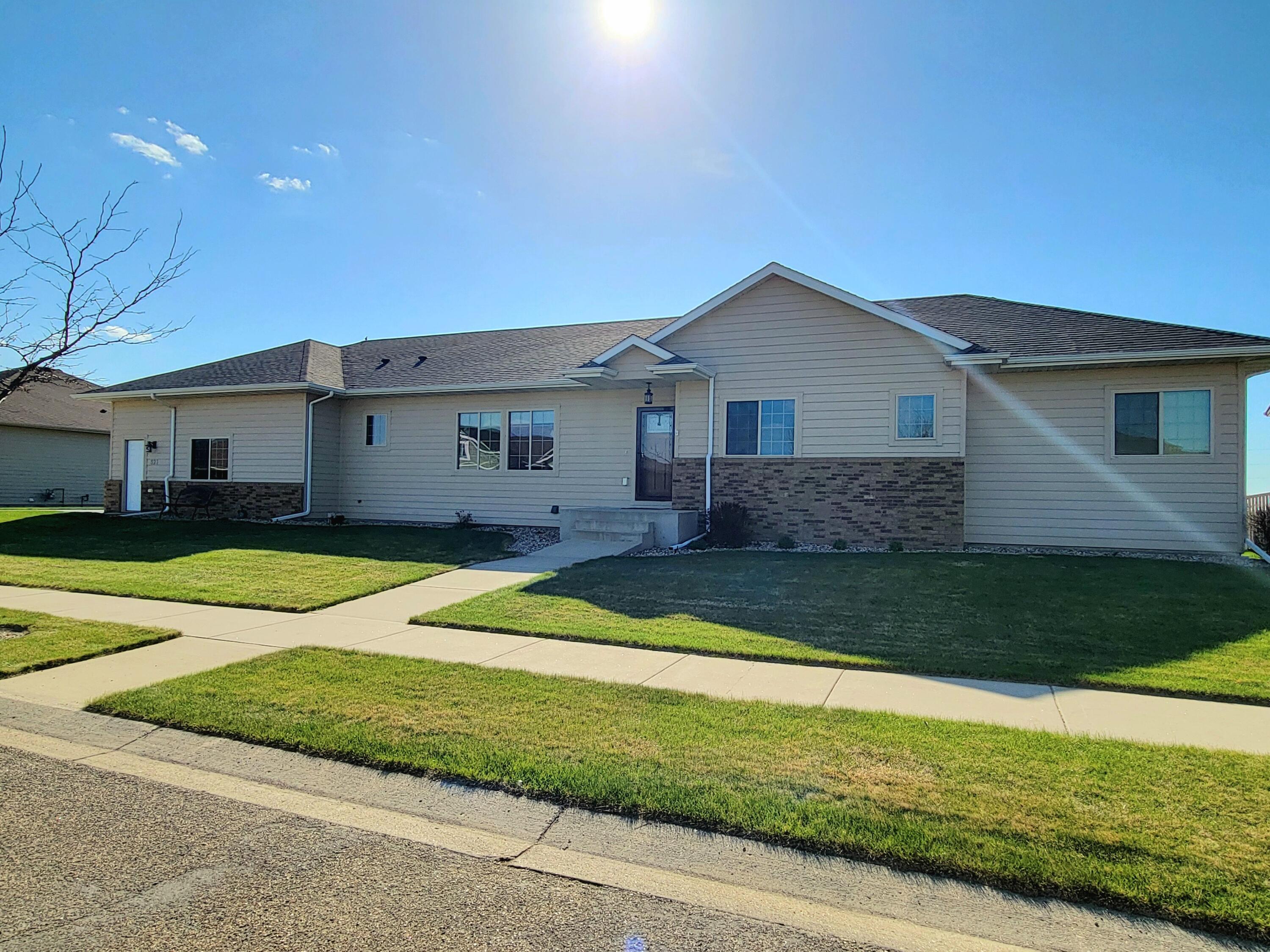 Aberdeen, South Dakota, 57401, United States, 5 Bedrooms Bedrooms, ,4 BathroomsBathrooms,Residential,For Sale,1931834