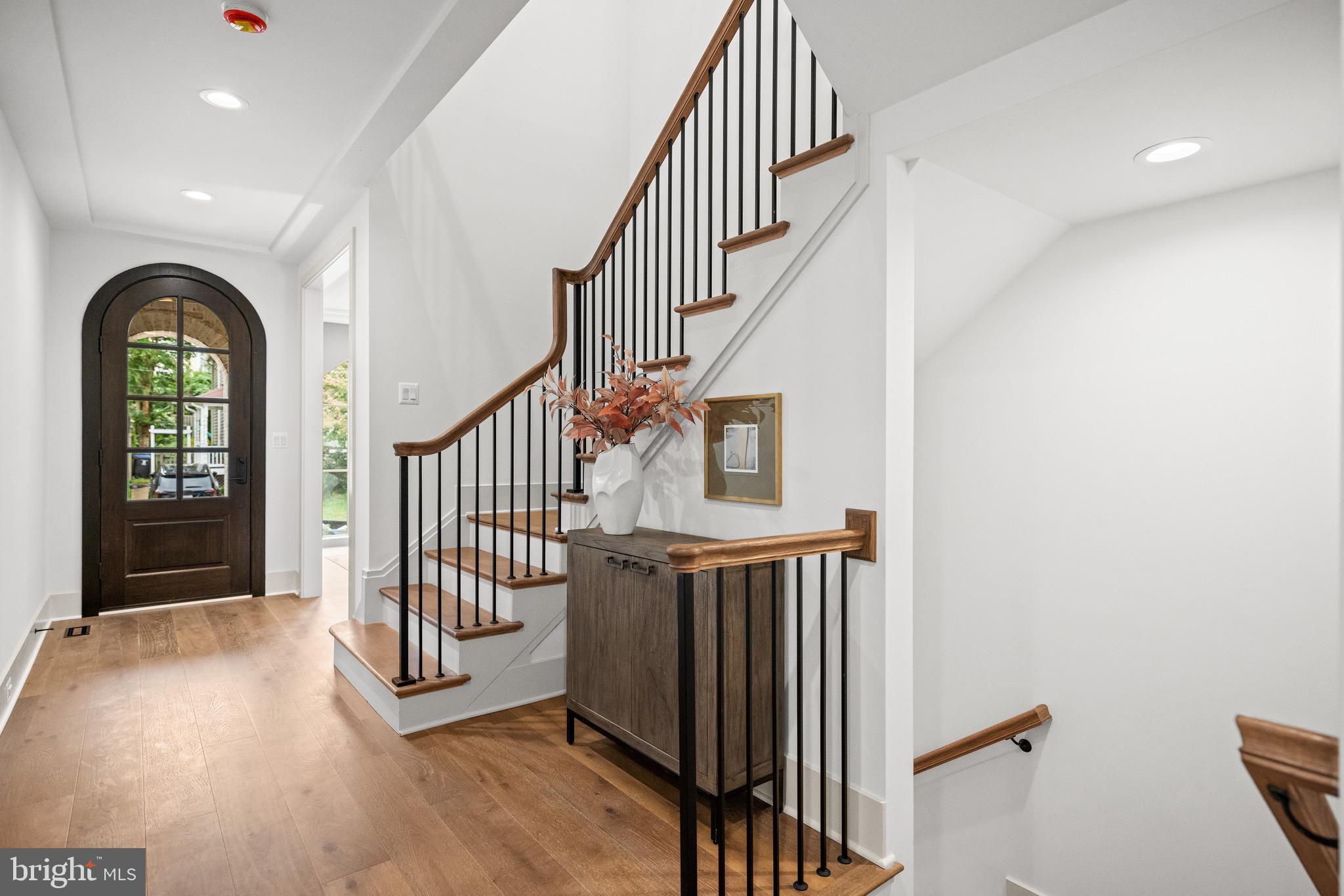 Arlington, Virginia, 22207, United States, 4 Bedrooms Bedrooms, ,5 BathroomsBathrooms,Residential,For Sale,1990203