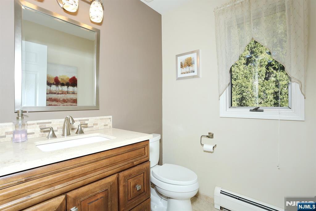 Paramus, New Jersey, 07652, United States, 5 Bedrooms Bedrooms, ,4 BathroomsBathrooms,Residential,For Sale,2001740