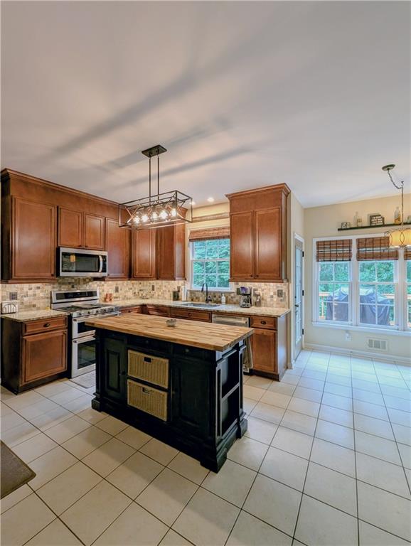 Suwanee, Georgia, 30024, United States, 5 Bedrooms Bedrooms, ,4 BathroomsBathrooms,Residential,For Sale,2005954