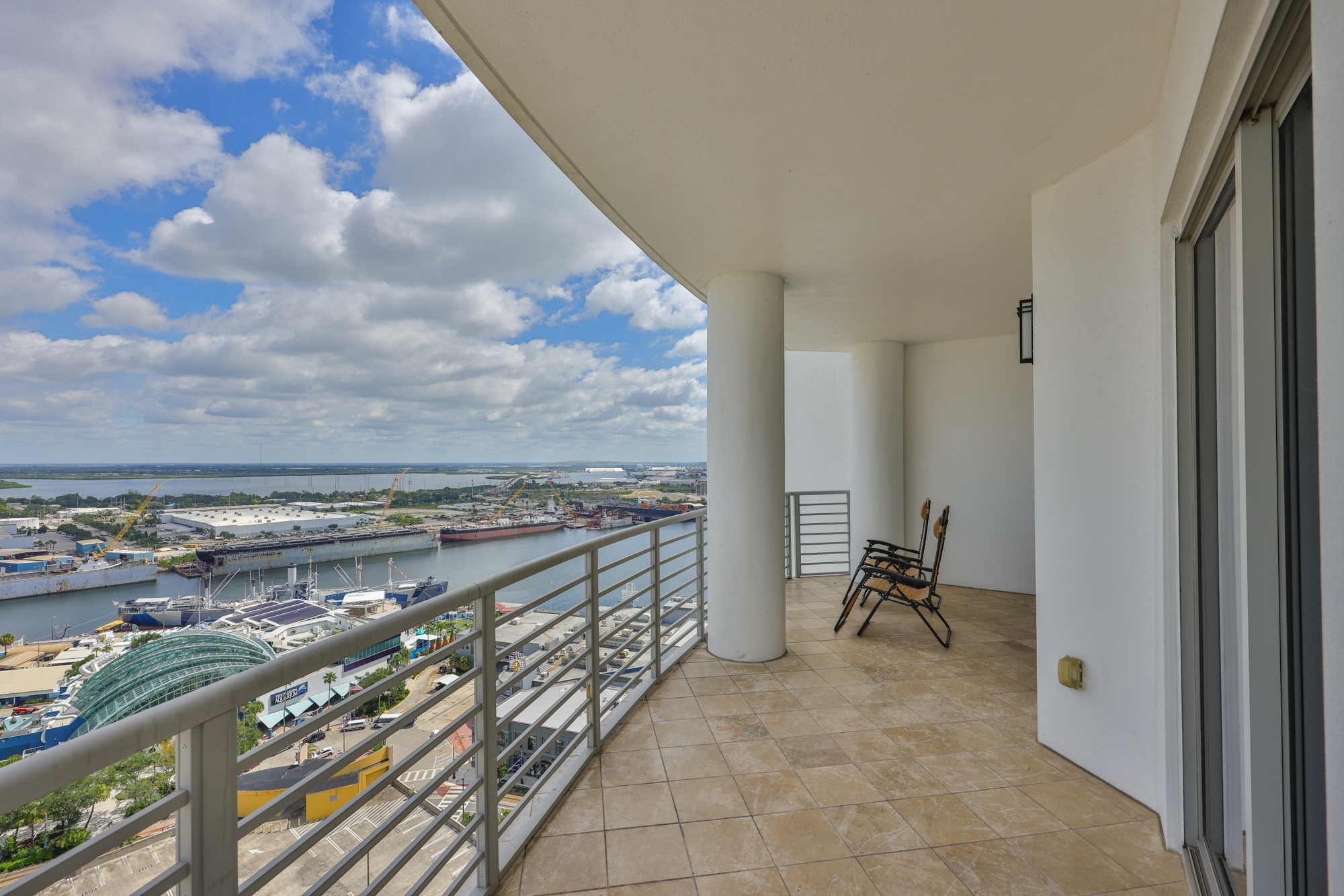 Tampa, Florida, 33602, United States, 3 Bedrooms Bedrooms, ,3 BathroomsBathrooms,Residential,For Sale,1982527