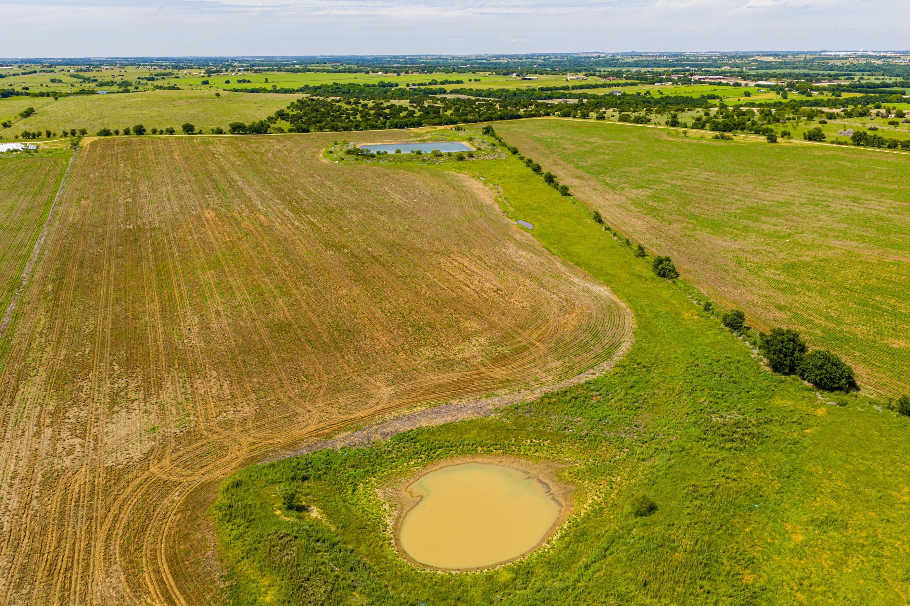  667 Acre Development Property With Two Miles Of Highway Frontage - 物件實景