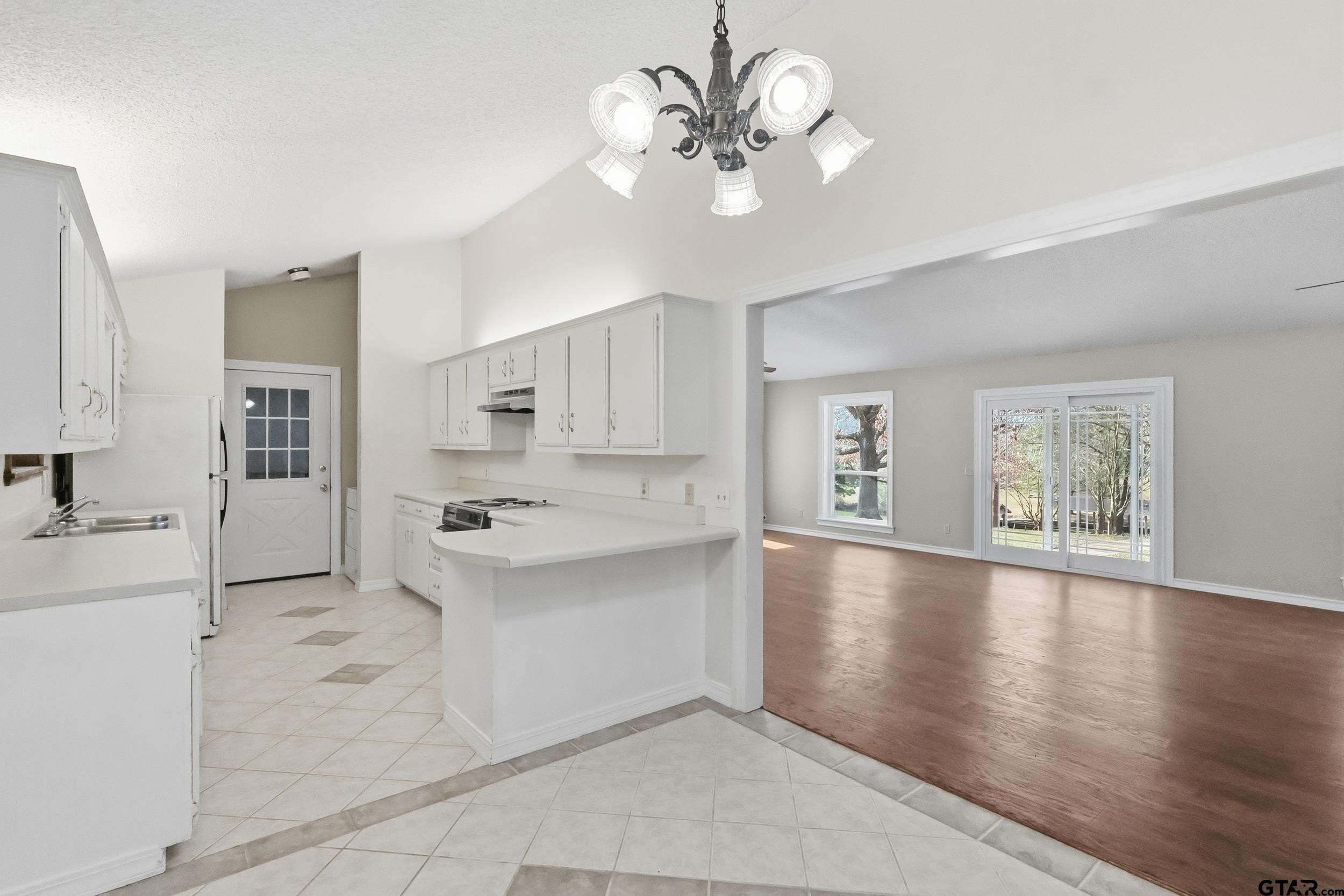 Pittsburg, Texas, 75686, United States, 3 Bedrooms Bedrooms, ,2 BathroomsBathrooms,Residential,For Sale,2008621