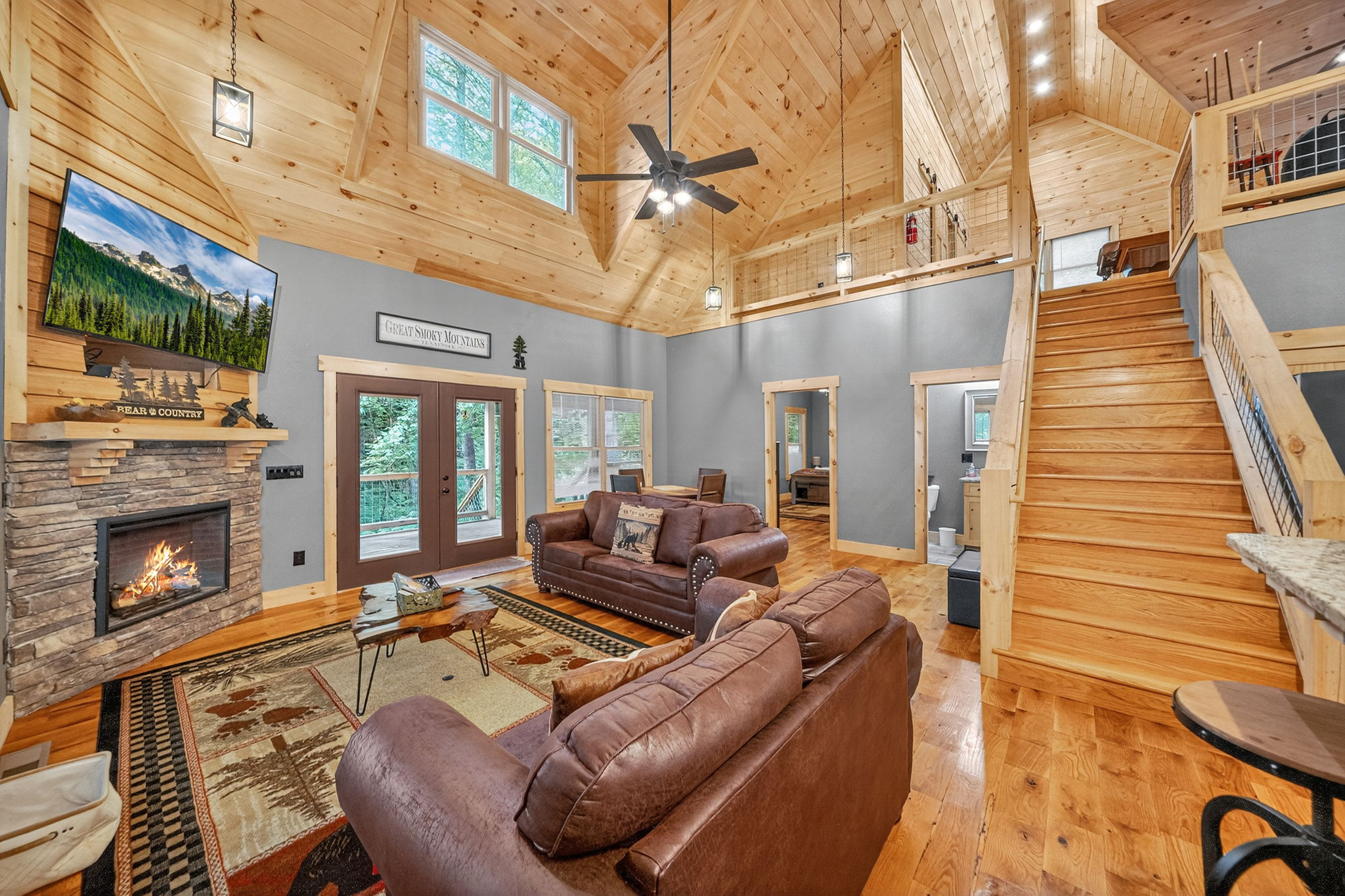 Sevierville, Tennessee, 37862, United States, 4 Bedrooms Bedrooms, ,6 BathroomsBathrooms,Residential,For Sale,1982838