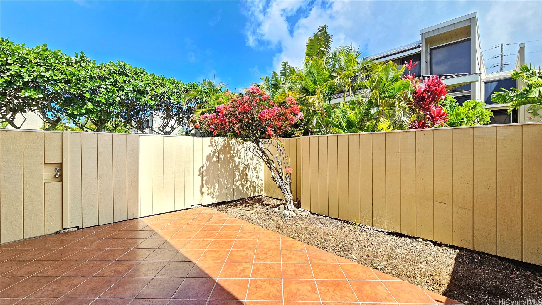 Honolulu, Hawaii, 96821, United States, 2 Bedrooms Bedrooms, ,3 BathroomsBathrooms,Residential,For Sale,1838475