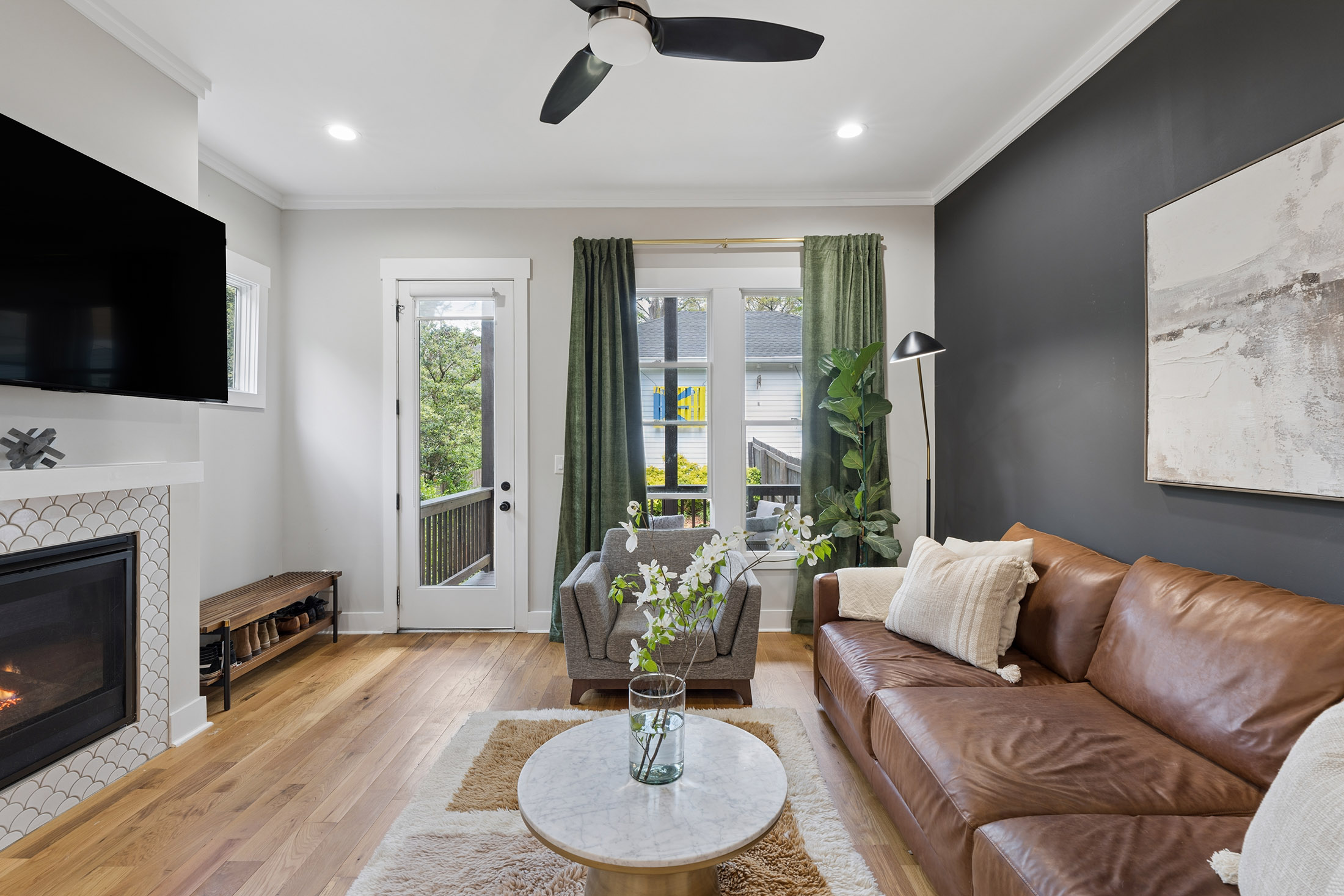  beautifully designed craftsman-style townhome near grant  park - 物件實景