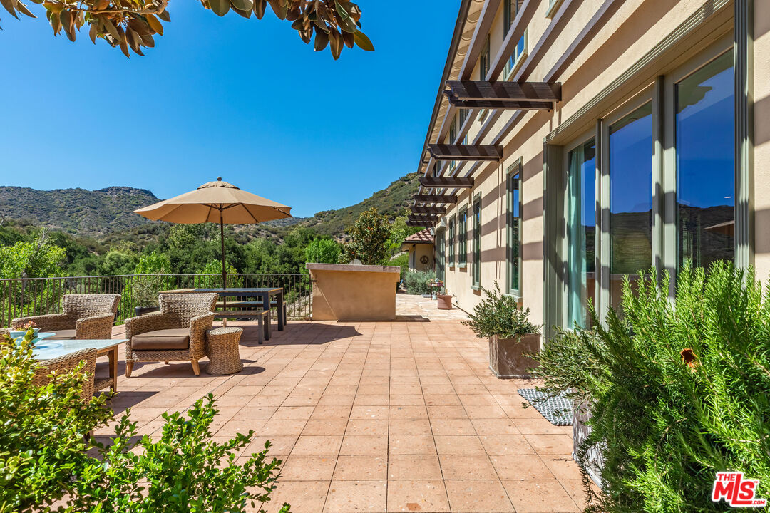 Calabasas, California, 91302, United States, 5 Bedrooms Bedrooms, ,4 BathroomsBathrooms,Residential,For Sale,1926275