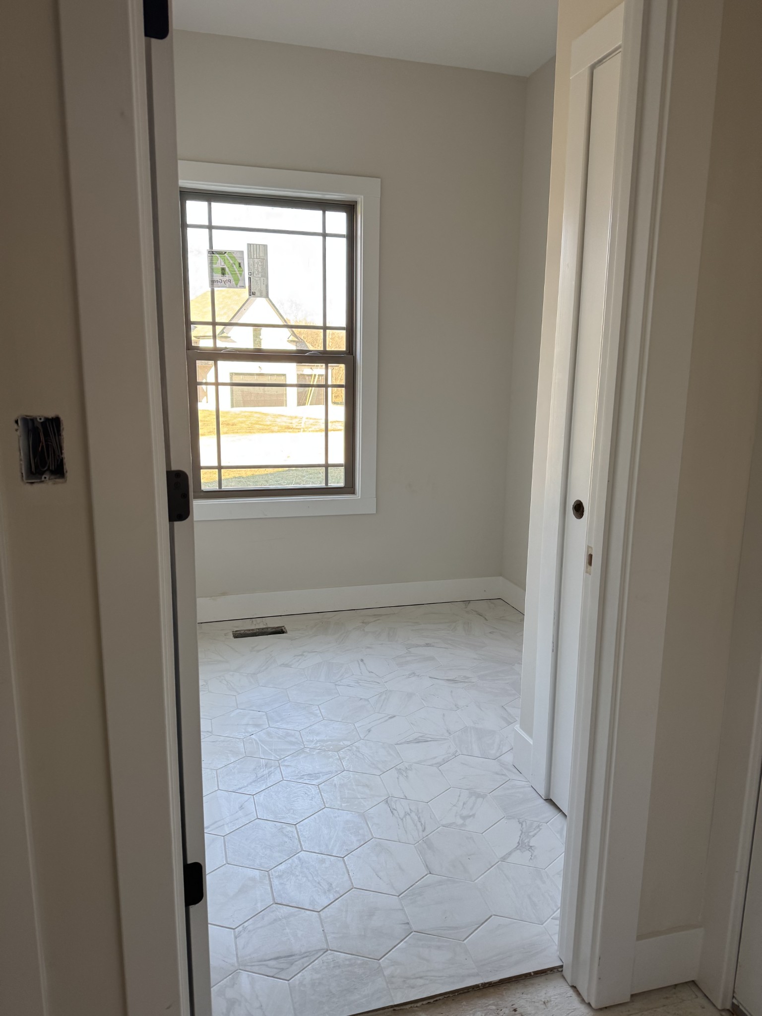 Clarksville, Tennessee, 37042, United States, 3 Bedrooms Bedrooms, ,4 BathroomsBathrooms,Residential,For Sale,2006024