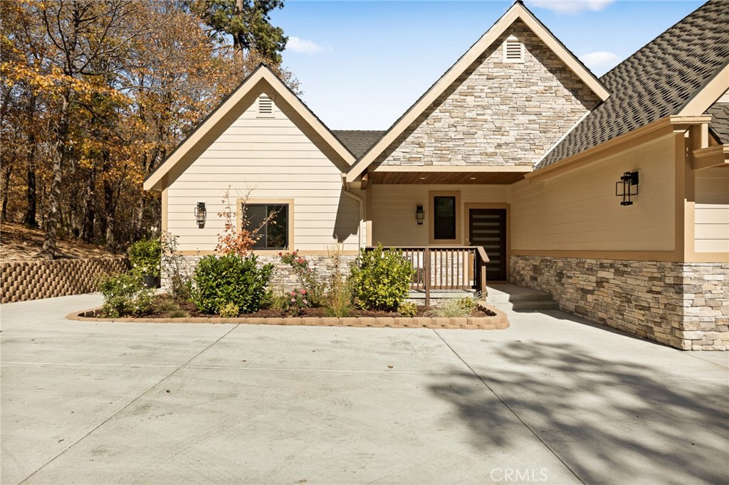 Lake Arrowhead, California, 92352, United States, 4 Bedrooms Bedrooms, ,5 BathroomsBathrooms,Residential,For Sale,1989465