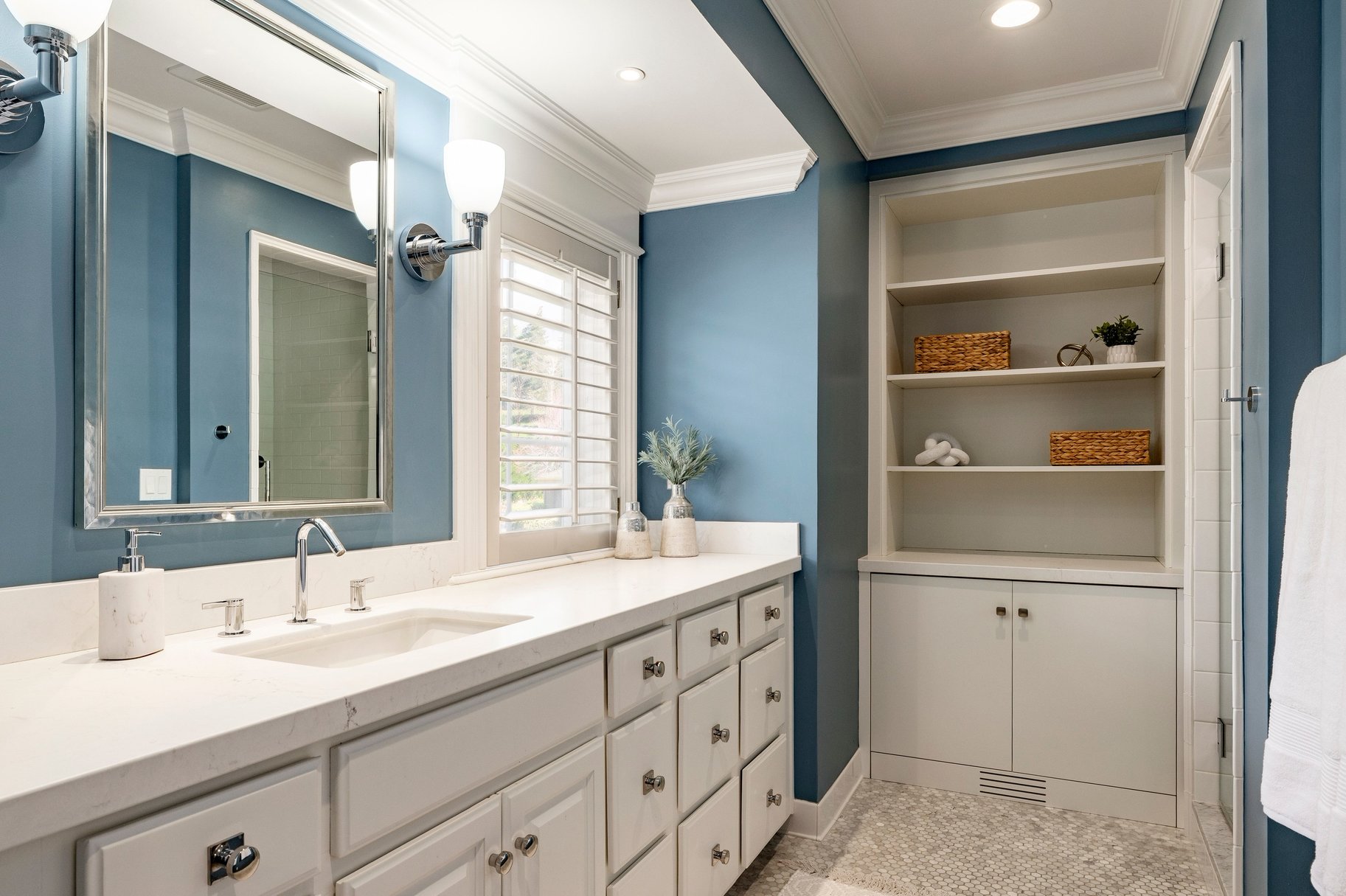  BEAUTIFULLY UPDATED FEDERAL HEIGHTS TWO STORY HOME - 物件實景