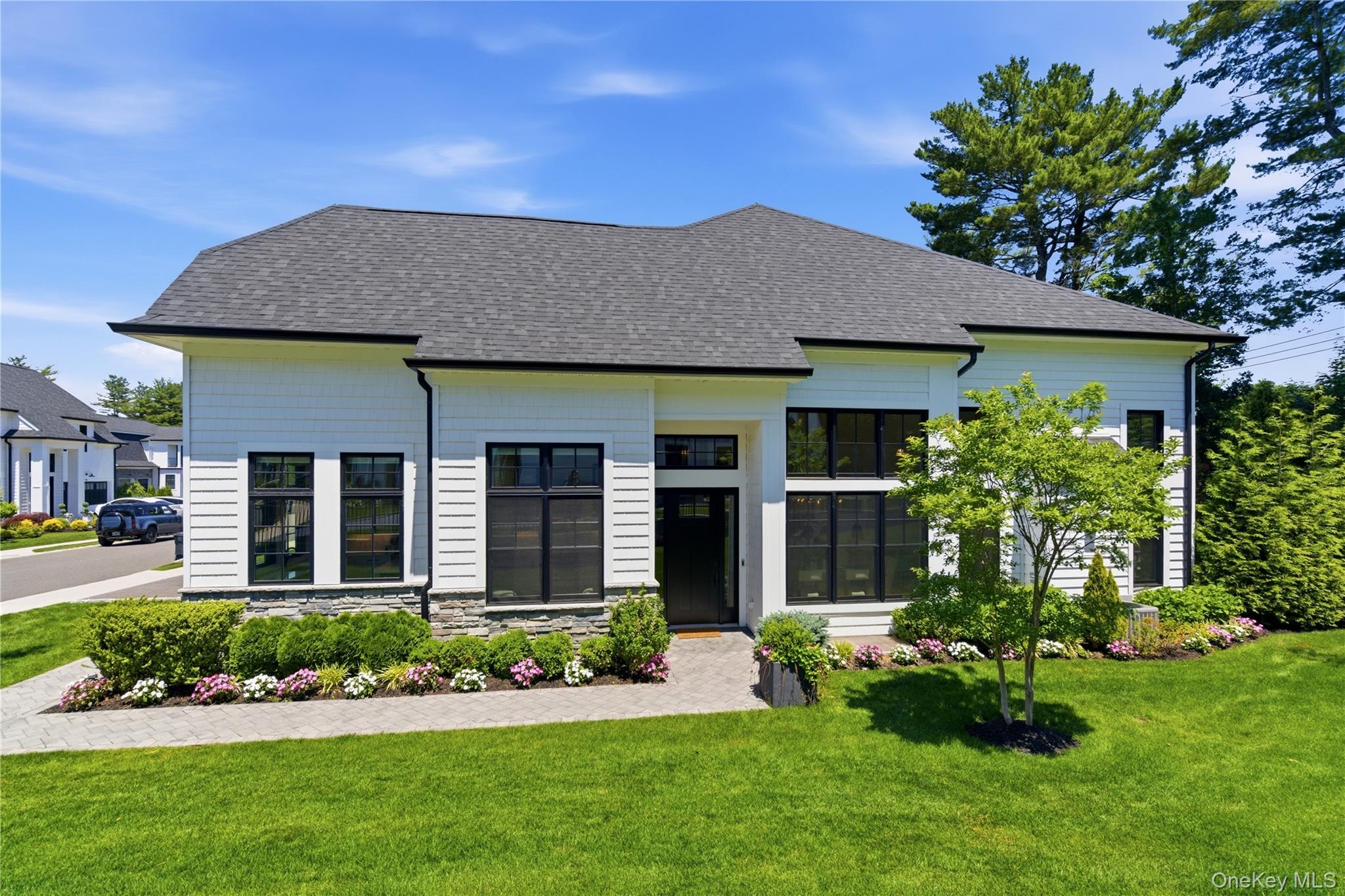 102 Three Ponds Lane E, Woodbury, NY, 11797 - 物件實景