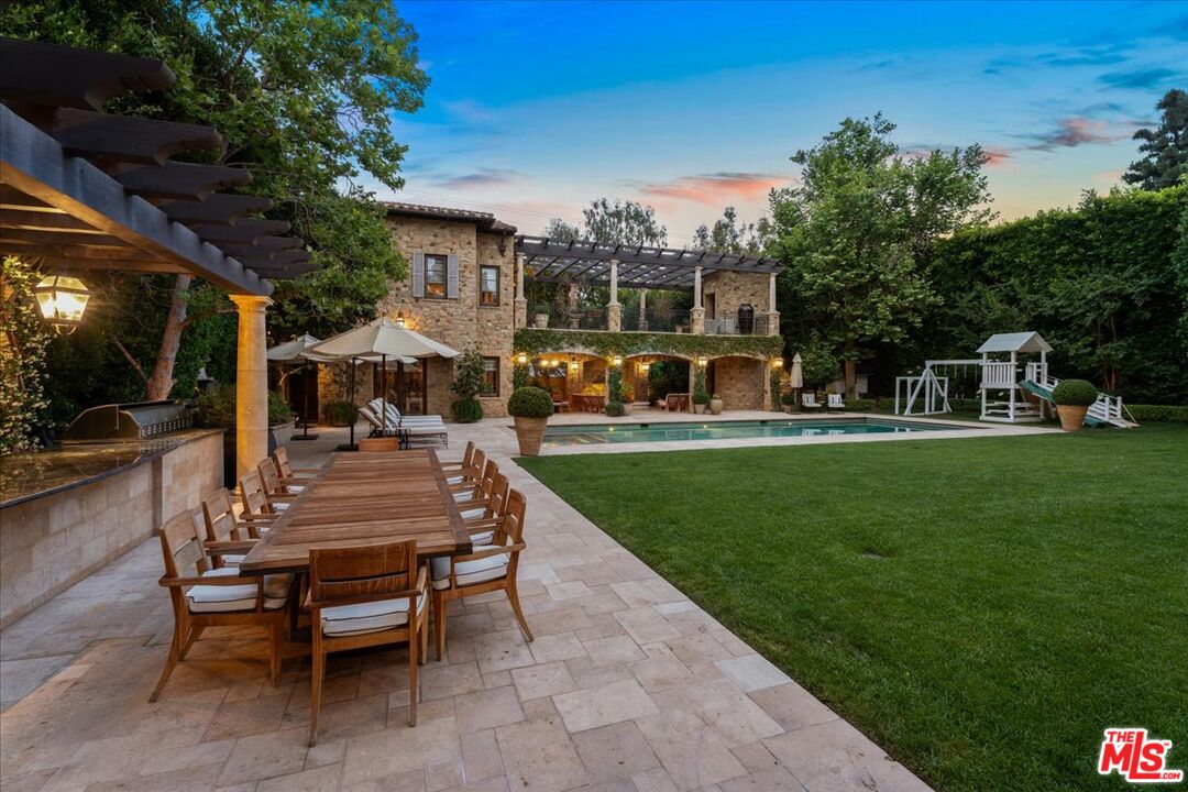Beverly Hills, California, 90210, United States, 7 Bedrooms Bedrooms, ,15 BathroomsBathrooms,Residential,For Sale,1877085