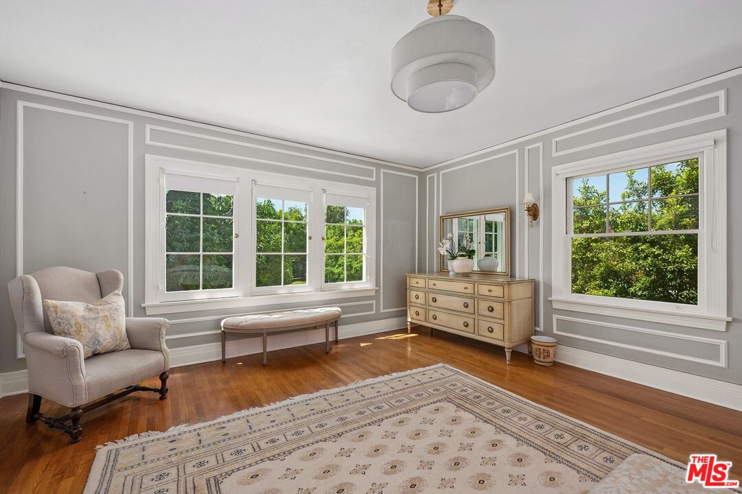 Los Angeles, California, 90004, United States, 5 Bedrooms Bedrooms, ,3 BathroomsBathrooms,Residential,For Sale,1940540