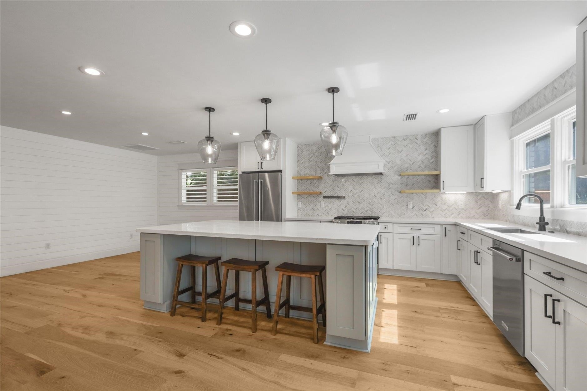 Tallahassee, Florida, 32308-0927, United States, 4 Bedrooms Bedrooms, ,3 BathroomsBathrooms,Residential,For Sale,1981532