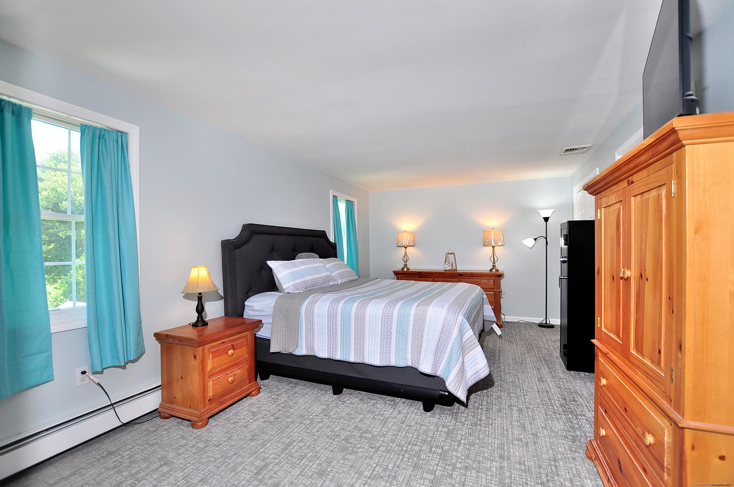 Southington, Connecticut, 06479, United States, 3 Bedrooms Bedrooms, ,4 BathroomsBathrooms,Residential,For Sale,1869273