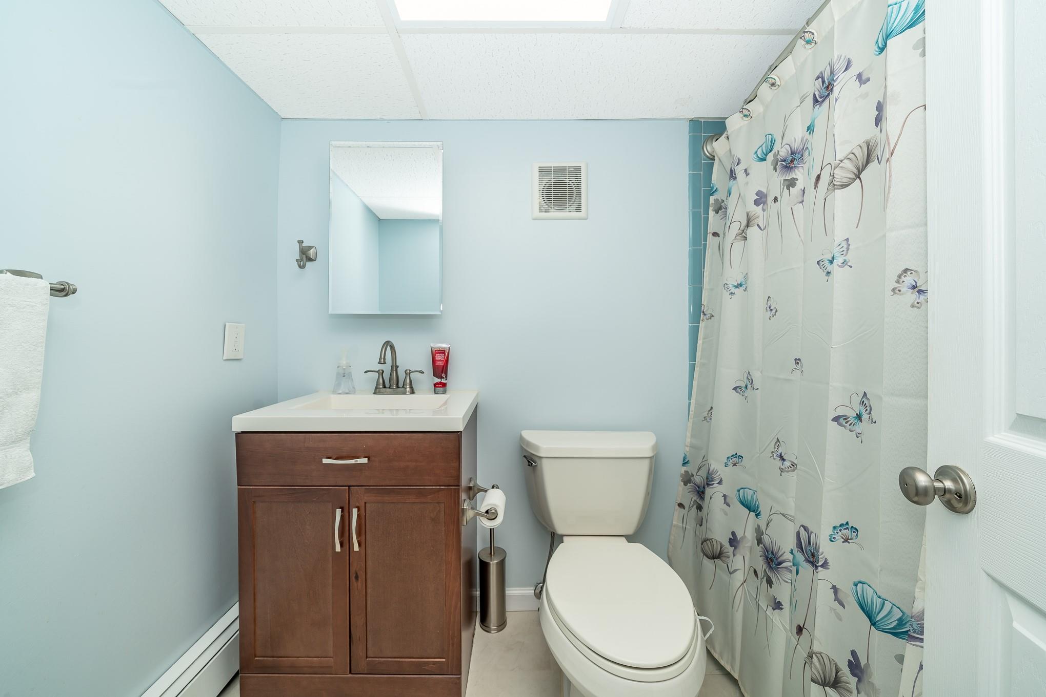 Franklin Square, New York, 11010, United States, 5 Bedrooms Bedrooms, ,2 BathroomsBathrooms,Residential,For Sale,1974579