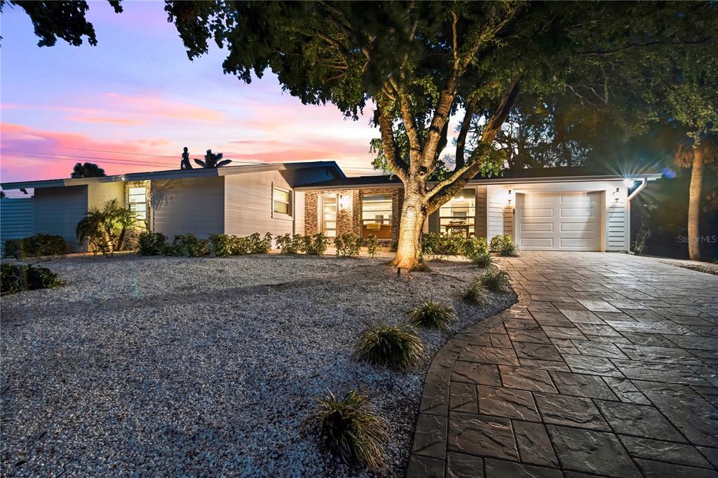 Sarasota, Florida, 34242, United States, 3 Bedrooms Bedrooms, ,2 BathroomsBathrooms,Residential,For Sale,1992857